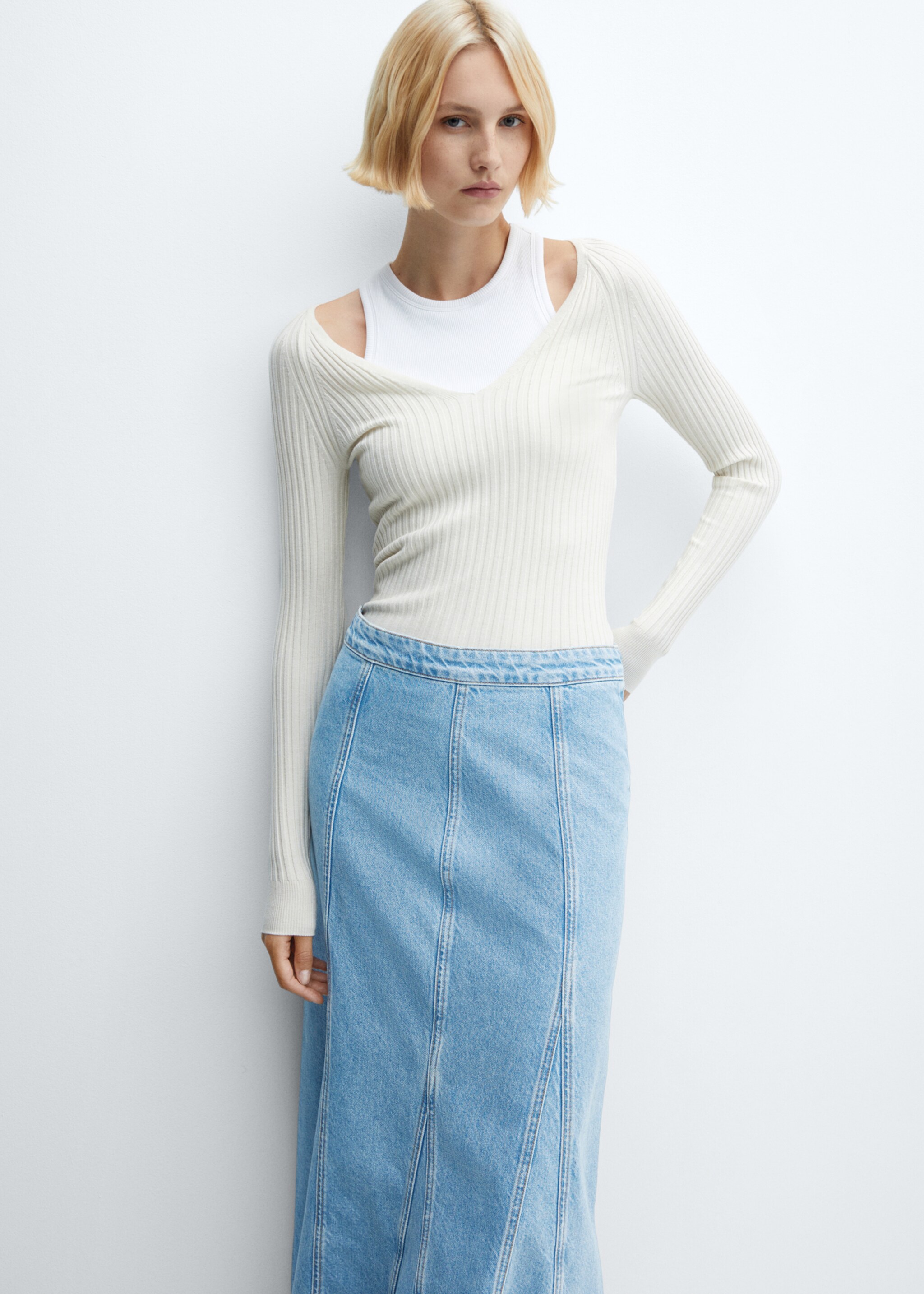 Long denim skirt with seams - Details of the article 1, Light Blue. Ref: 57062896-00.