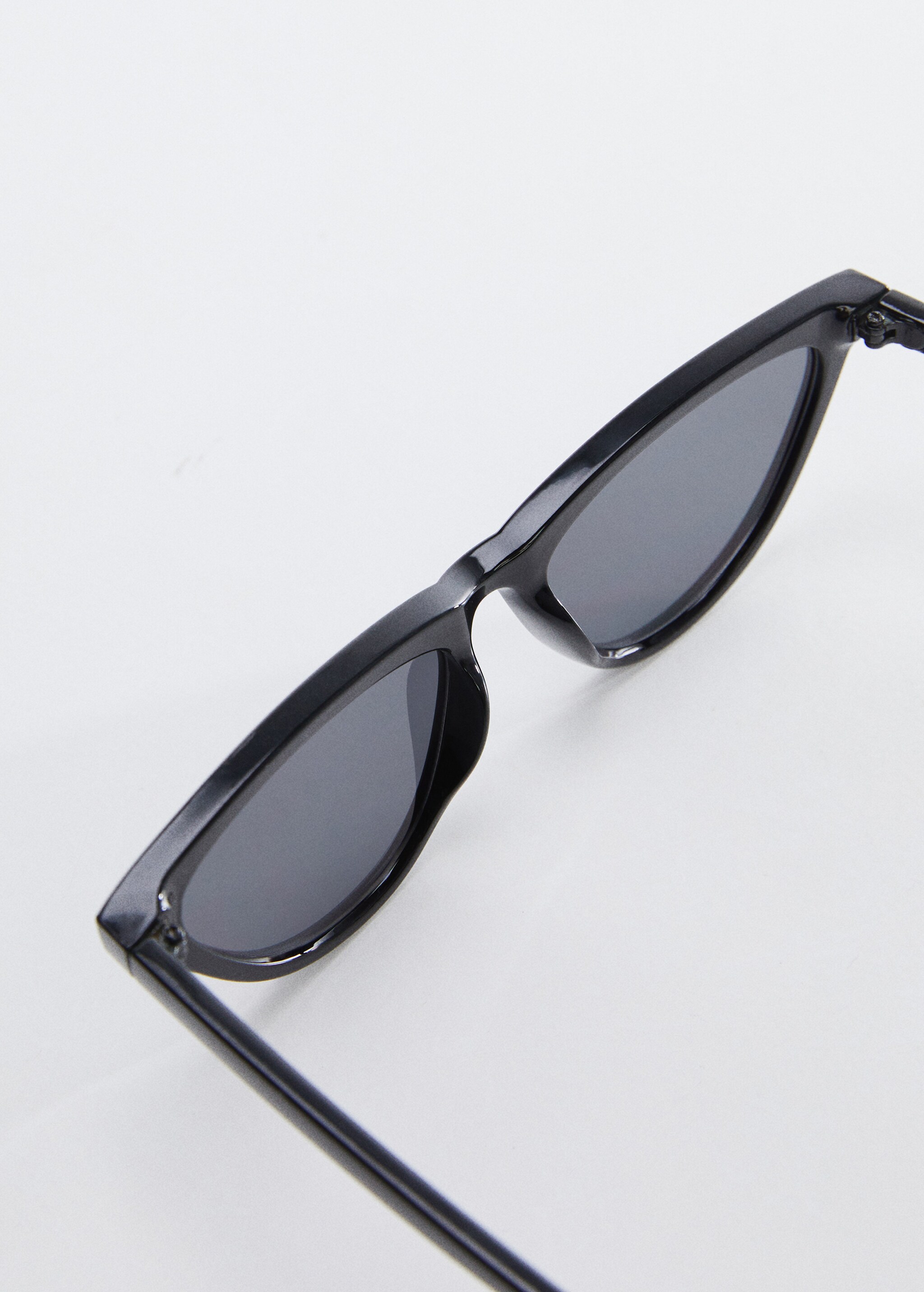 Retro style sunglasses - Details of the article 1