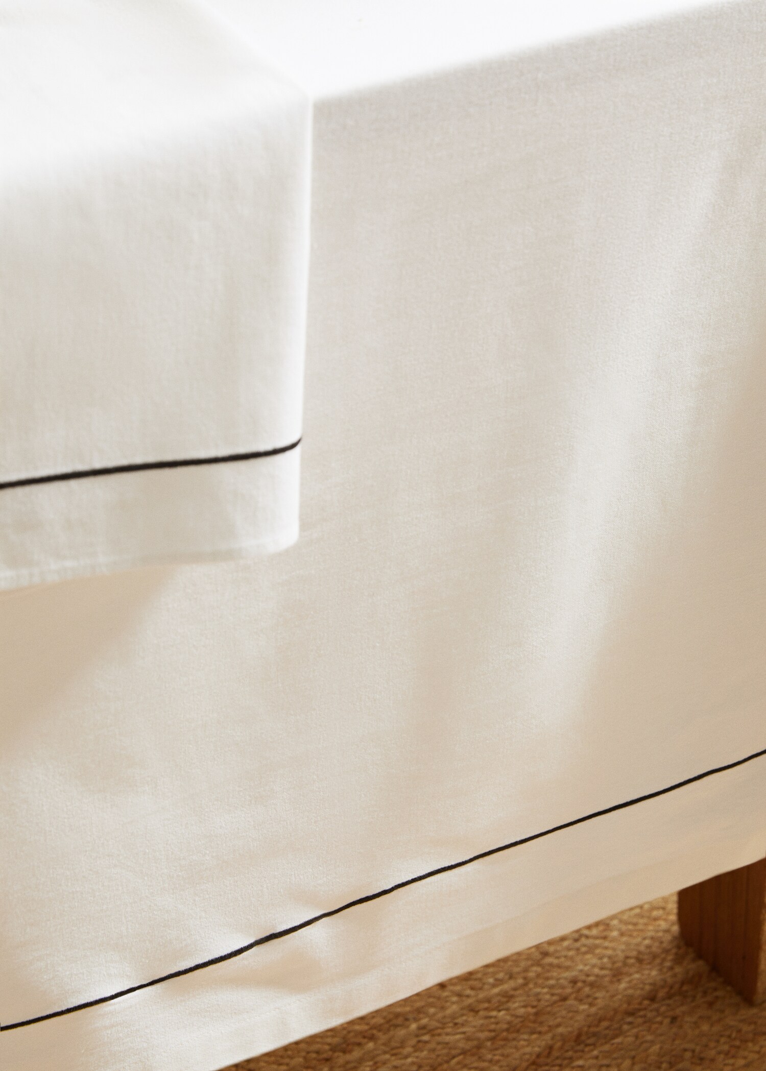 Tischdecke aus 100 % Baumwolle mit gestickter Linie 150 x 150 cm - Detail des Artikels 7