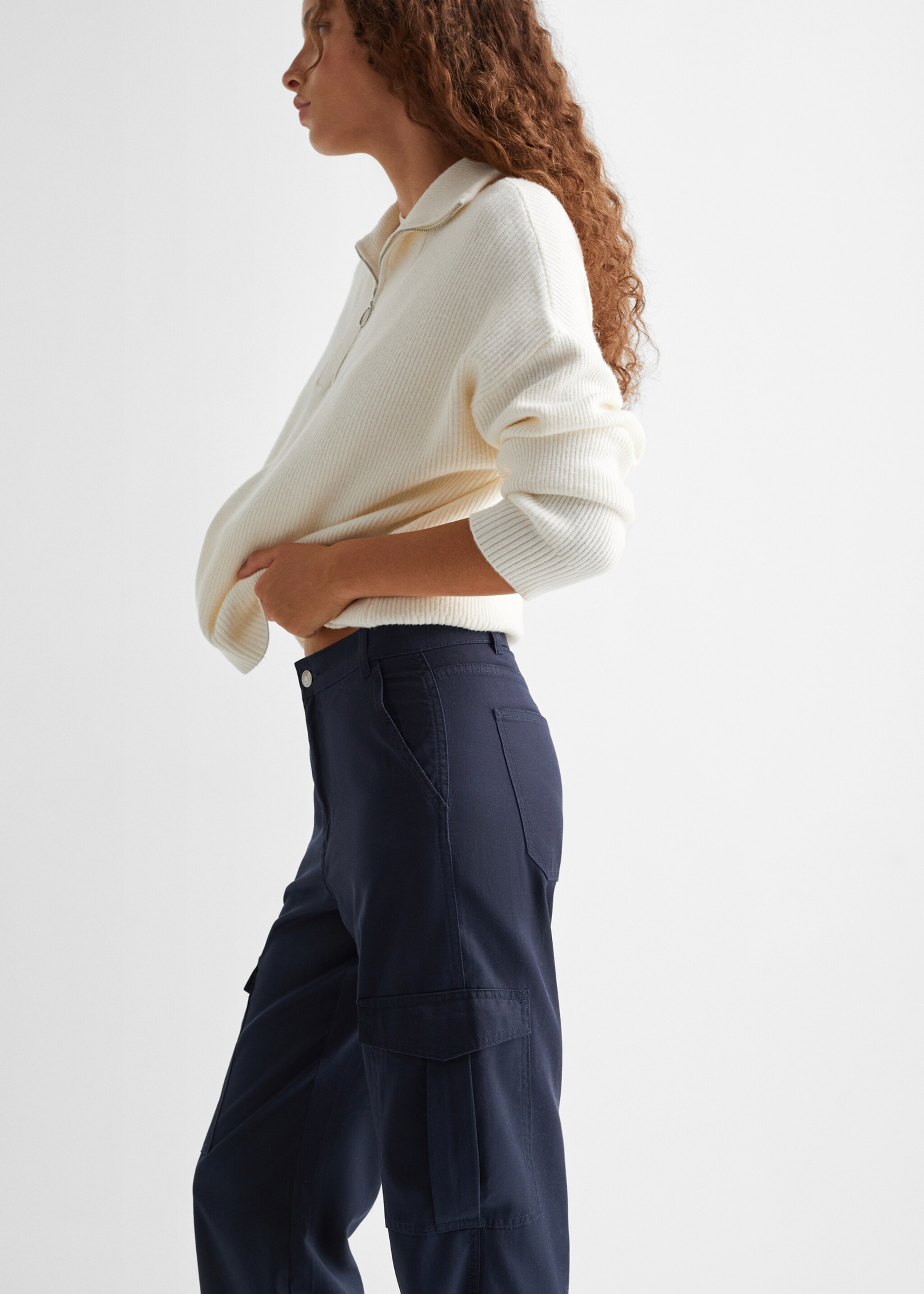 Pocket cargo jeans - Details of the article 1, Dark Navy. Ref: 57064014-00.