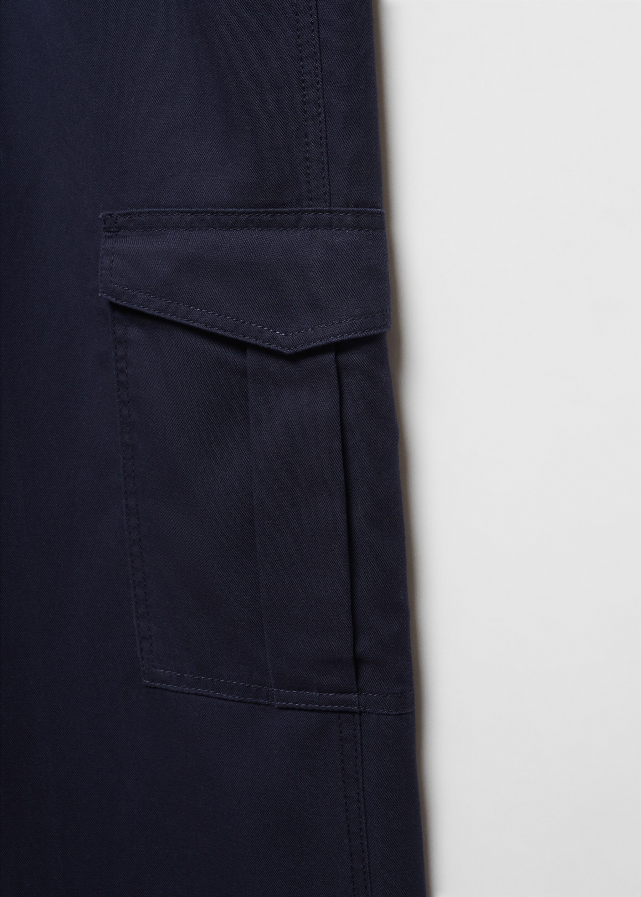 Pocket cargo jeans - Details of the article 8, Dark Navy. Ref: 57064014-00.