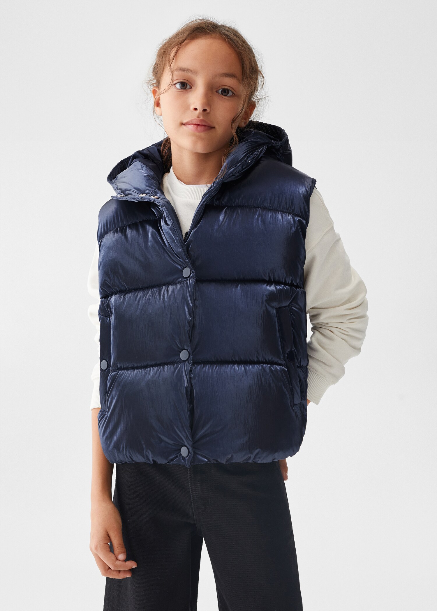 Gilet matelassé à capuche - Plan moyen