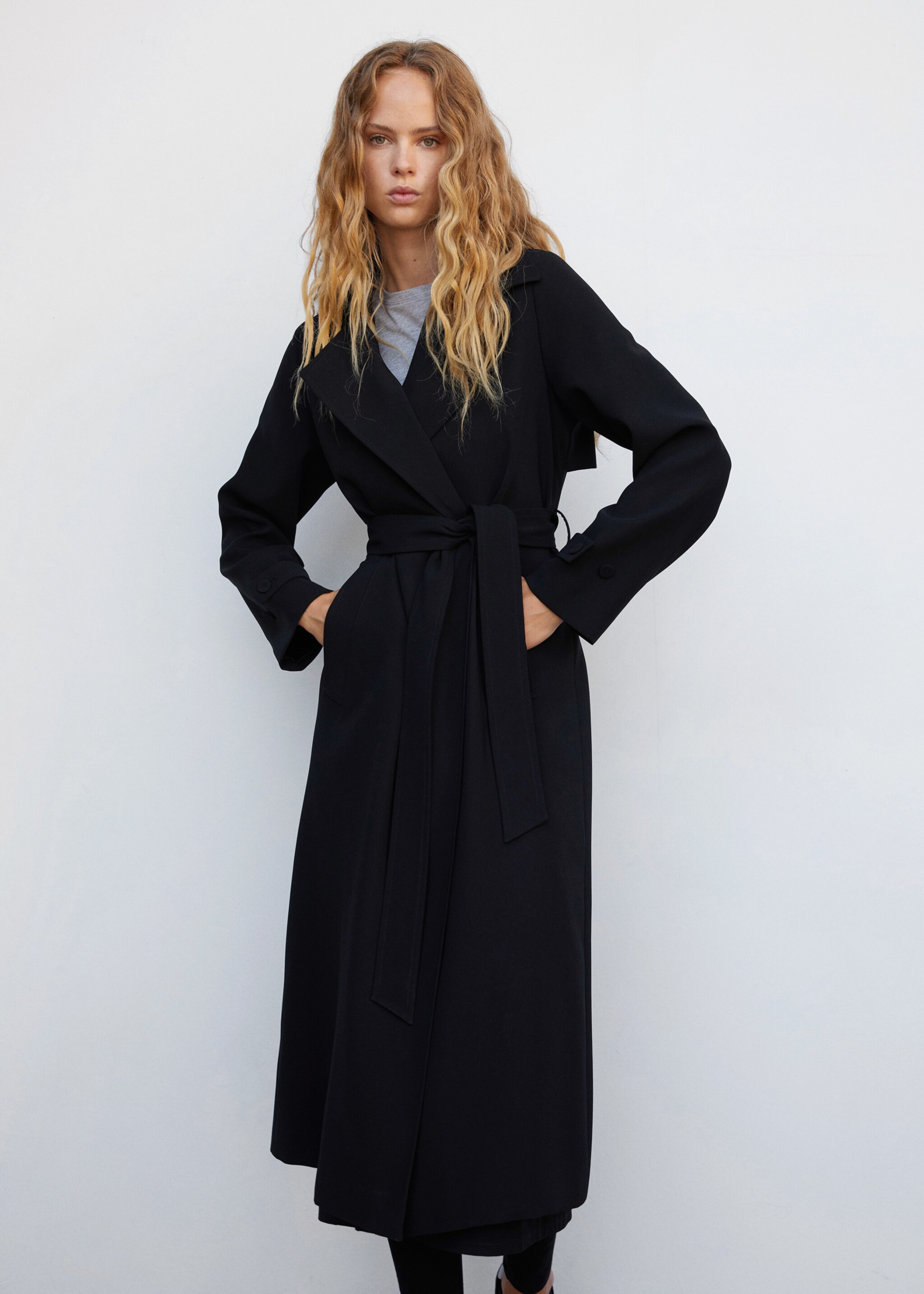 Oversized-Trenchcoat mit Schleife - Mittlere Ansicht, Schwarz. Ref: 57064398-00.