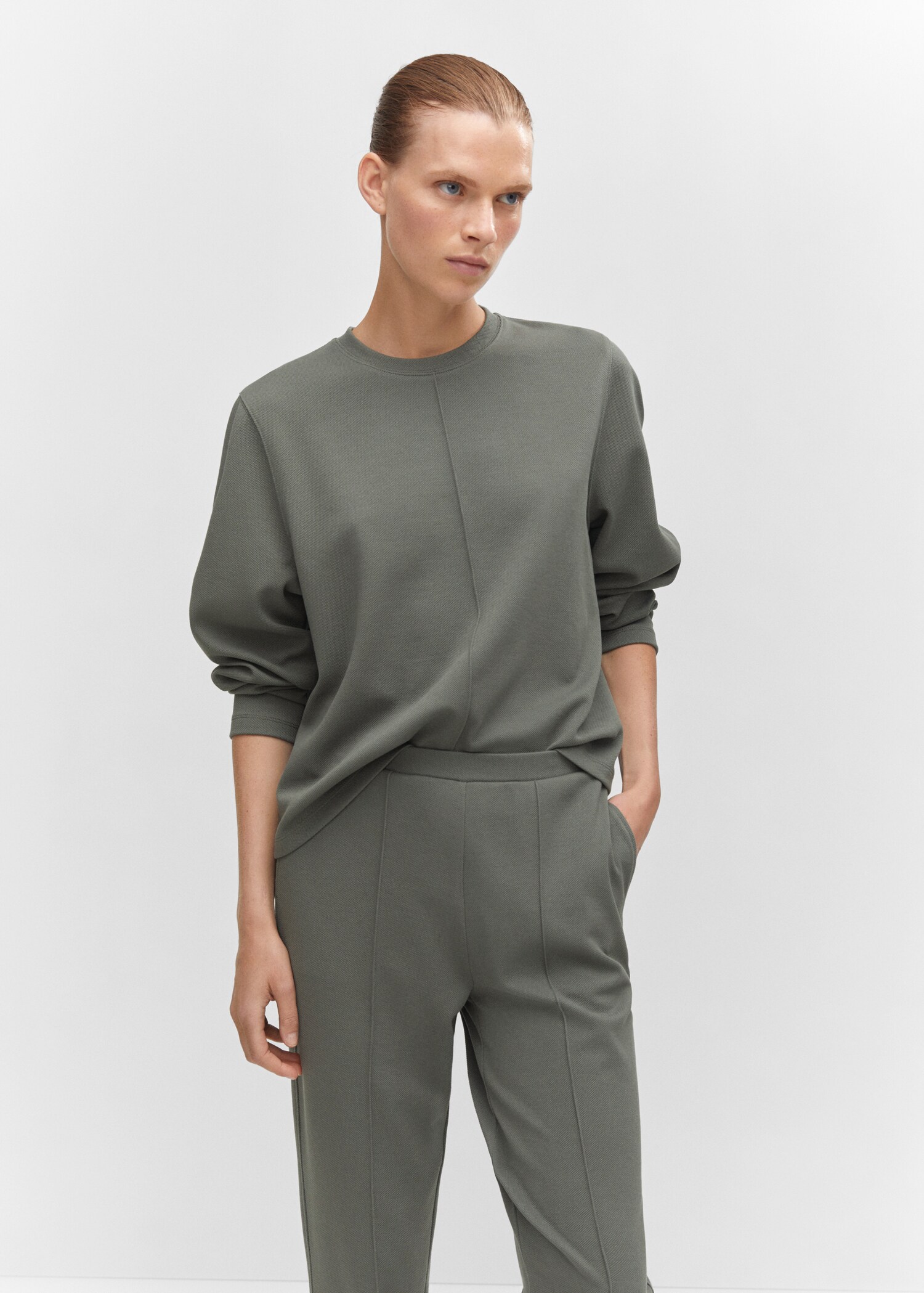 Jogger trousers with seam detail - Details of the article 1