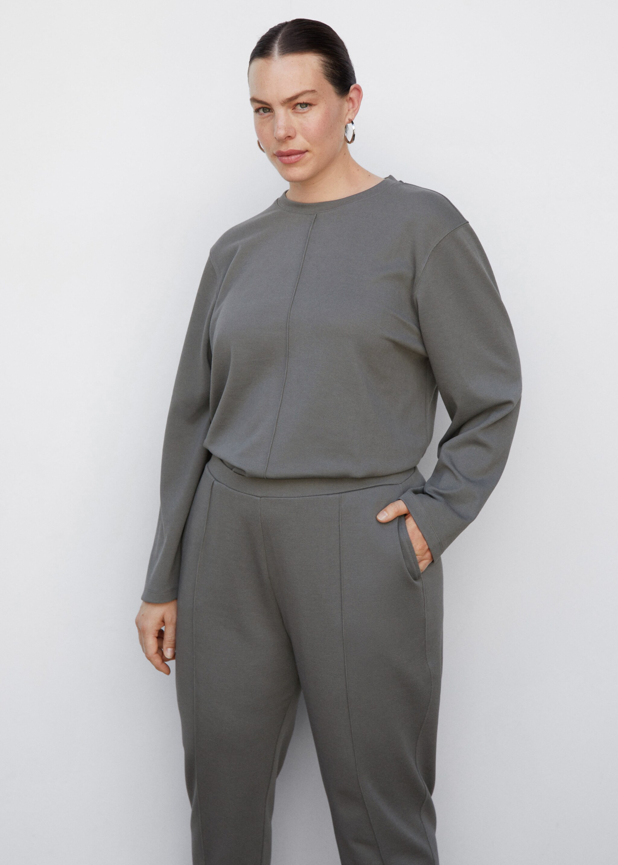 Jogger trousers with seam detail - Details of the article 5