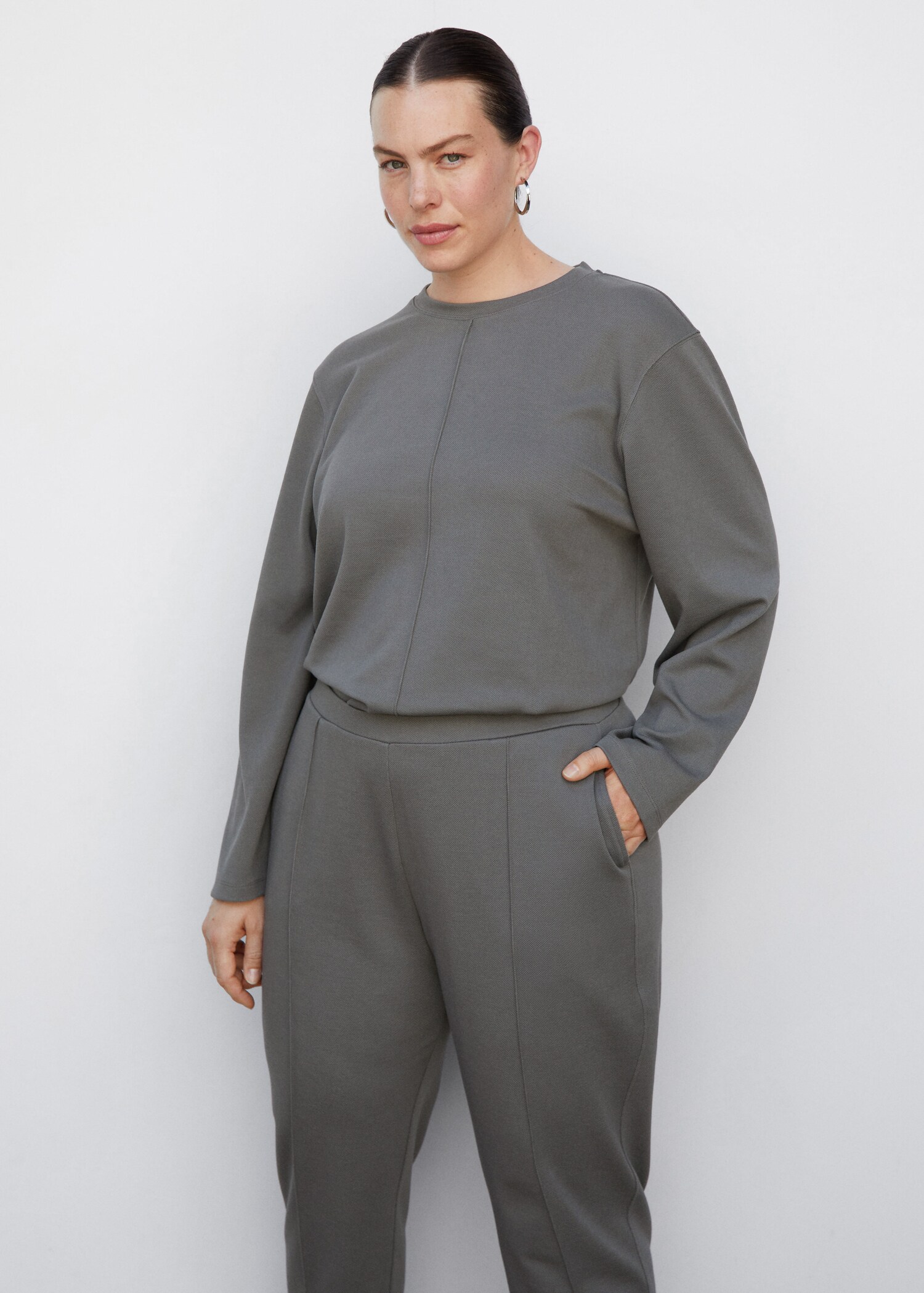 Jogger trousers with seam detail - Details of the article 5
