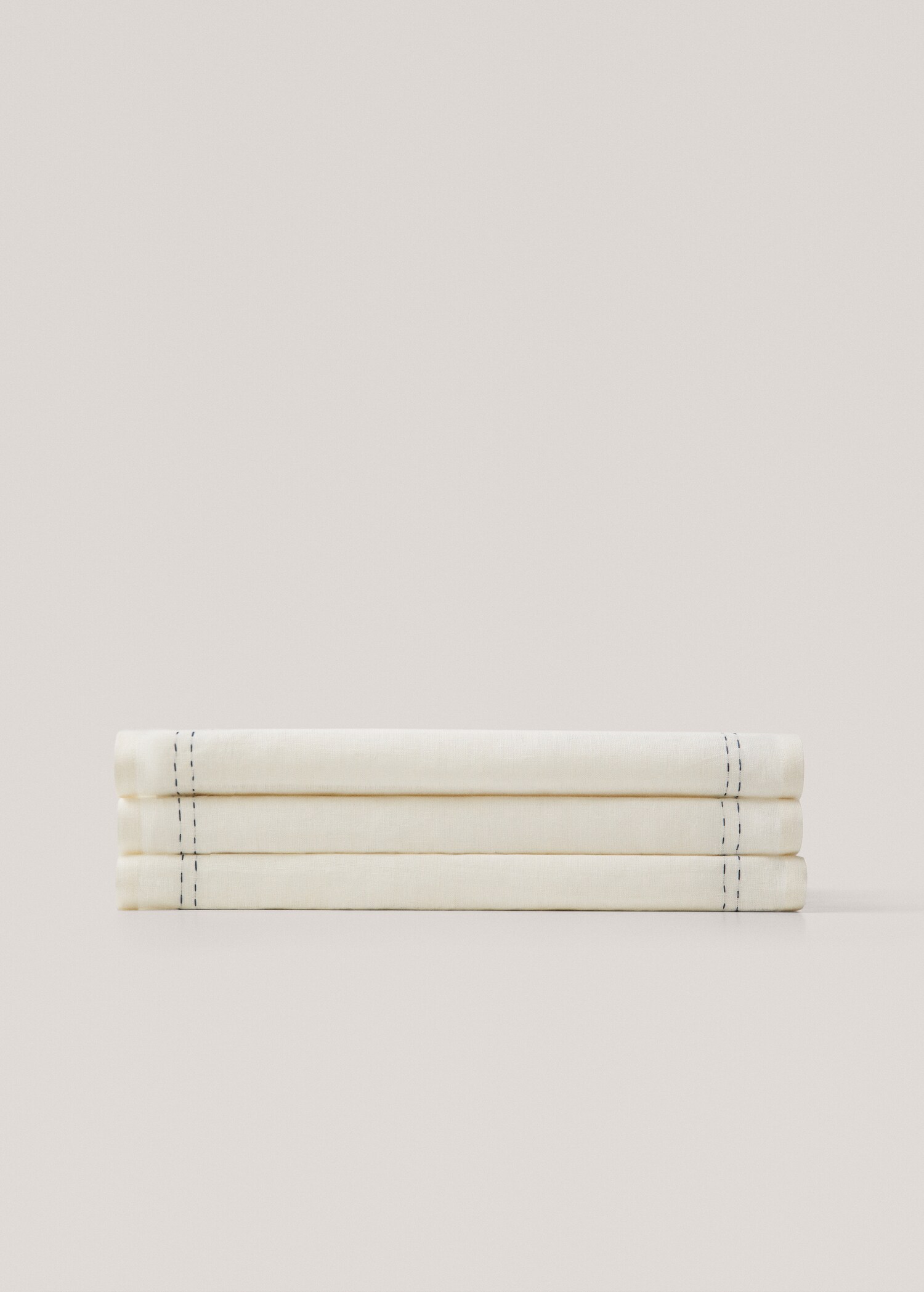 Contrast-stitching tablerunner - Article without model