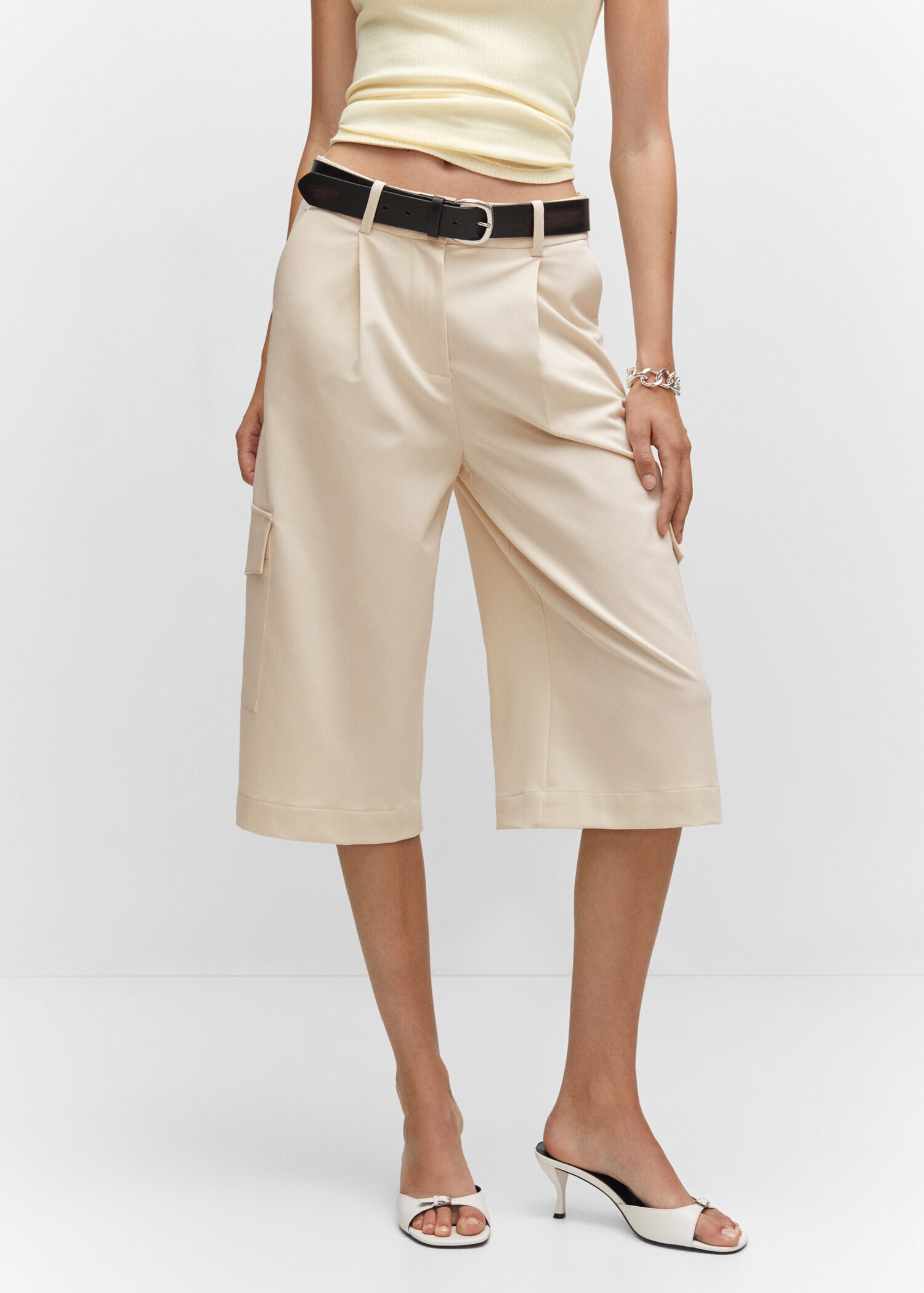 Cargo-Bermudashorts mit Bundfalten - Mittlere Ansicht