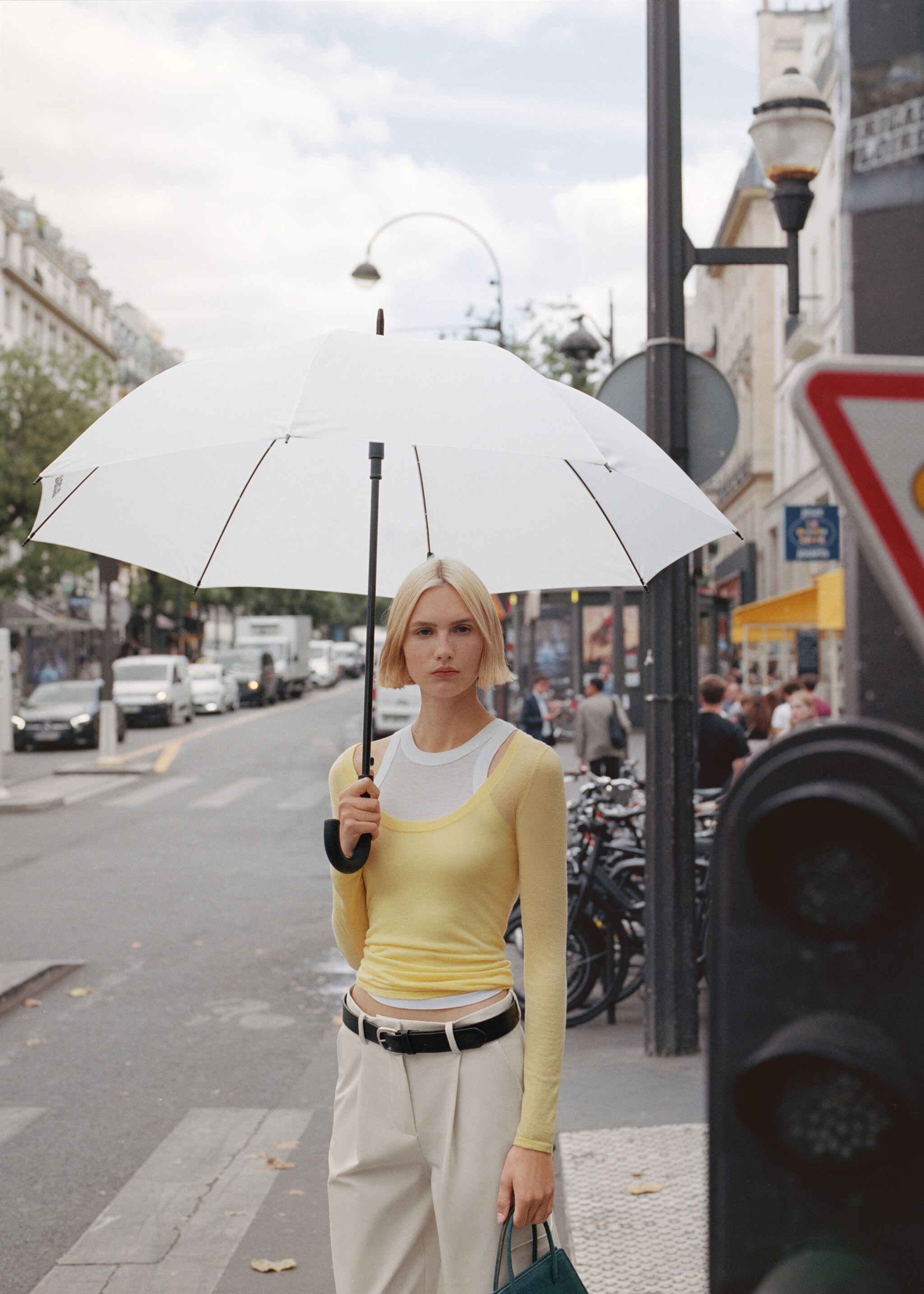 Bermudas cargo pinzas - Detalle del artículo 7, Crudo. Ref: 57064434-00.