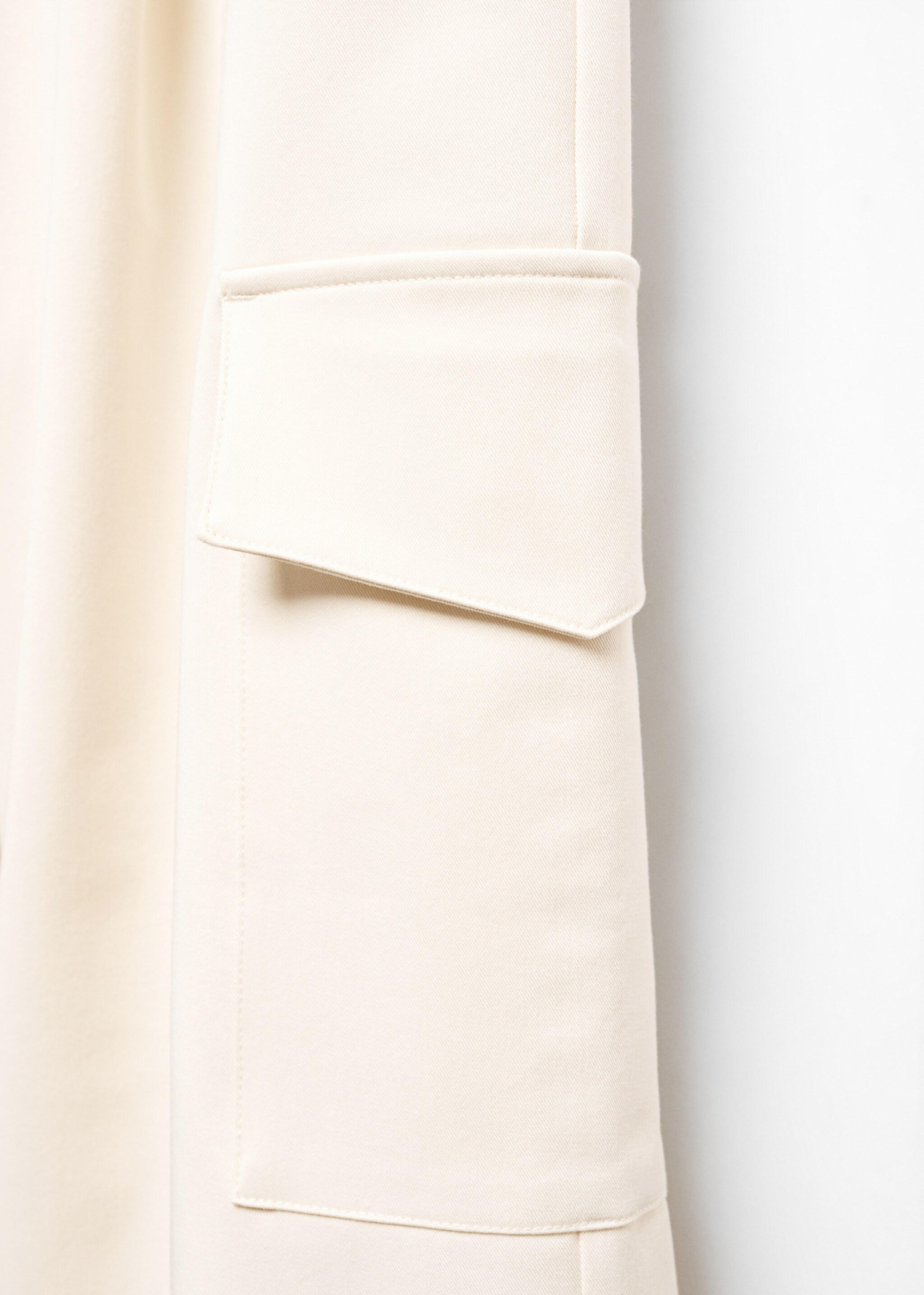 Bermudas cargo pinzas - Detalle del artículo 8, Crudo. Ref: 57064434-00.