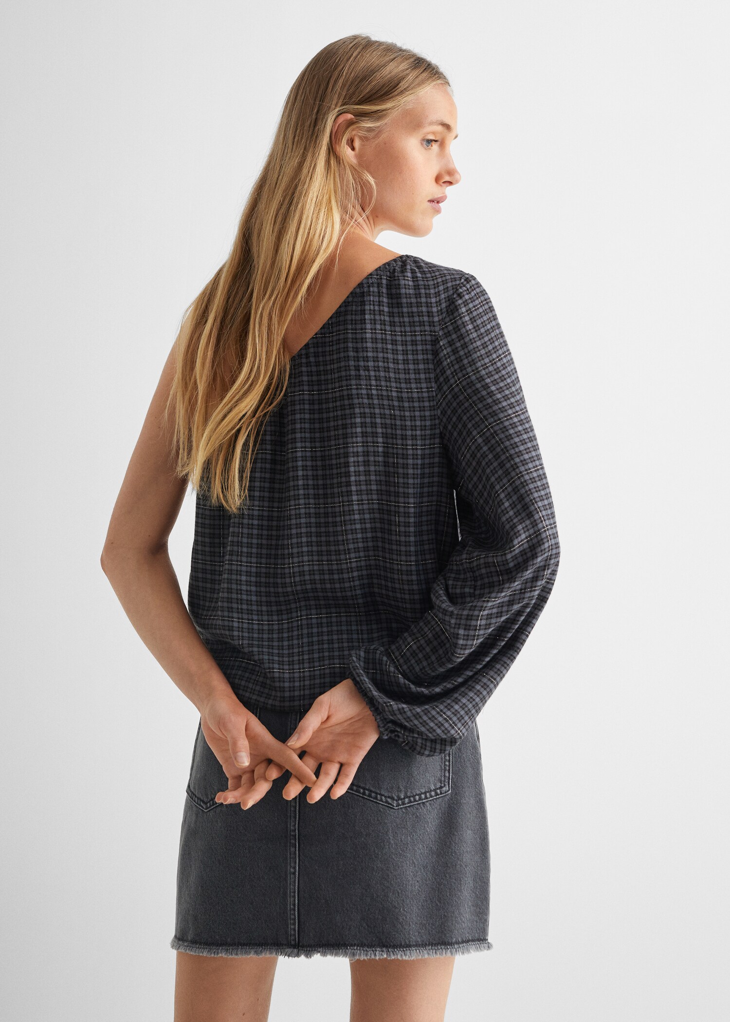 Blusa cuadros asimétrica - Reverso del artículo