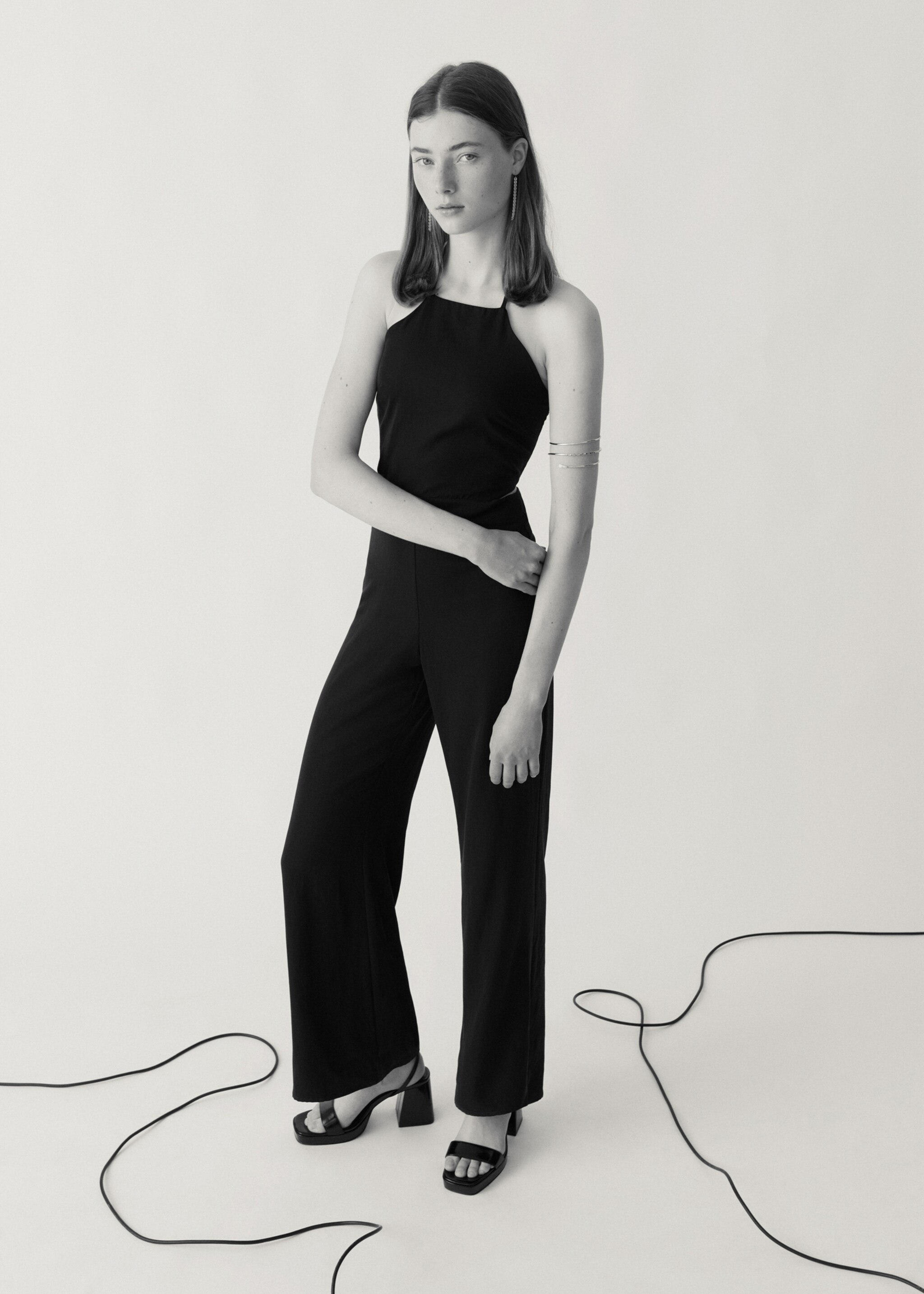 Long jumpsuit with cut-out - Details of the article 5