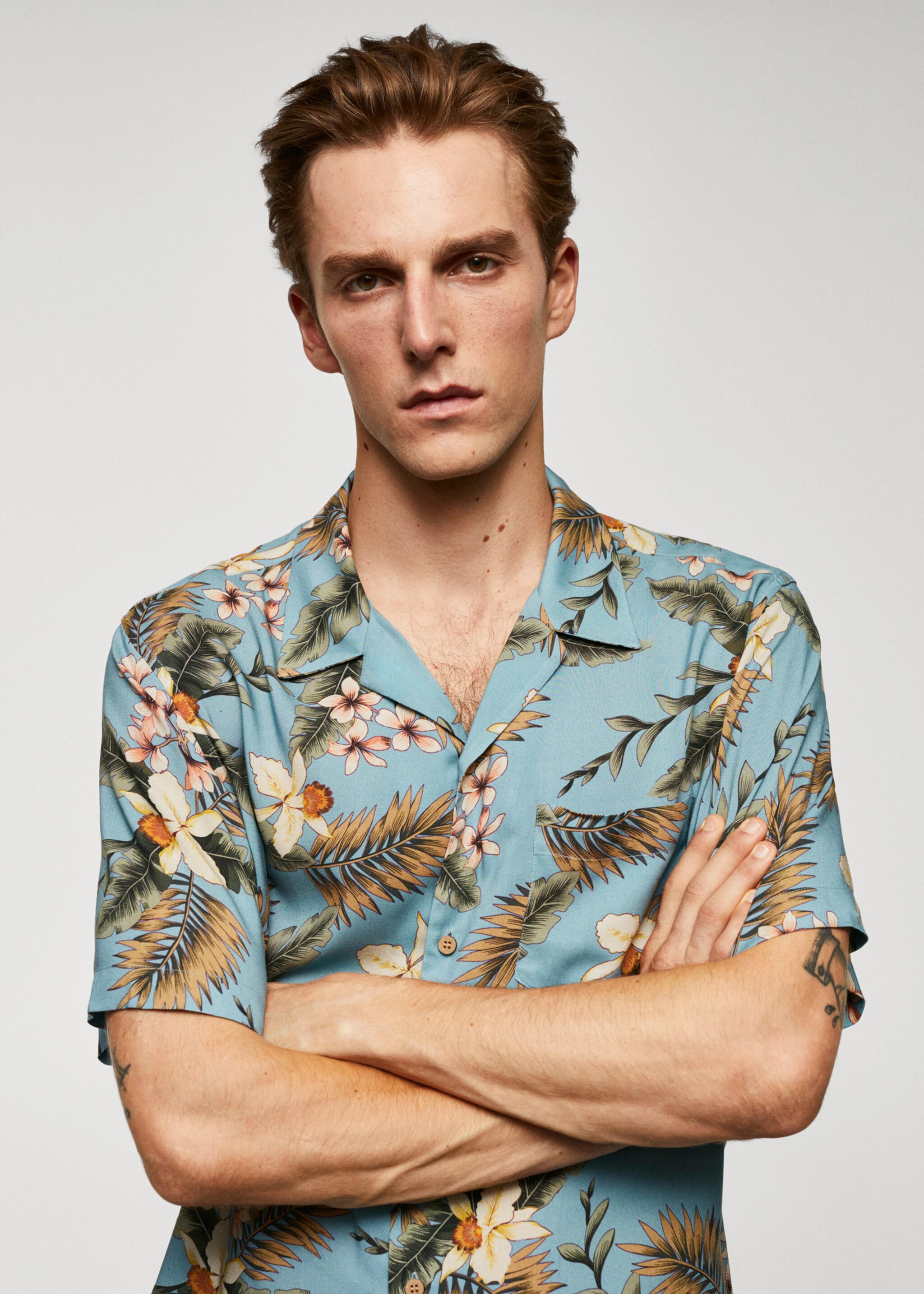 Camisa regular fit estampado hawaiano - Detalle del artículo 1, Azul celeste. Ref: 57065800-00.