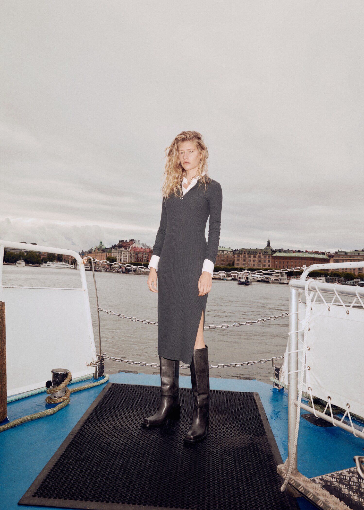 Zipped neckline dress - Details of the article 6