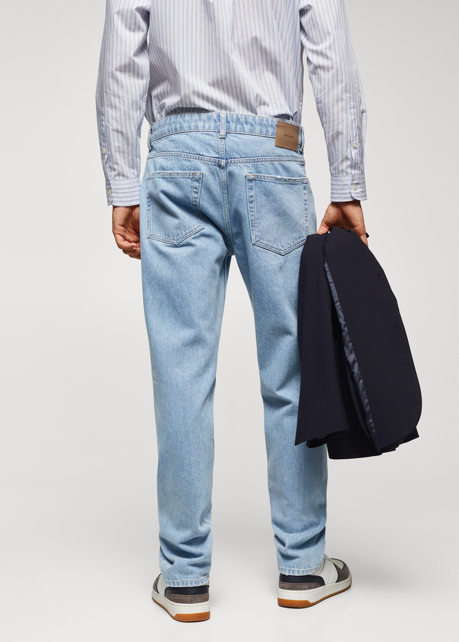 Light-wash loose-fit jeans - Reverse of the article