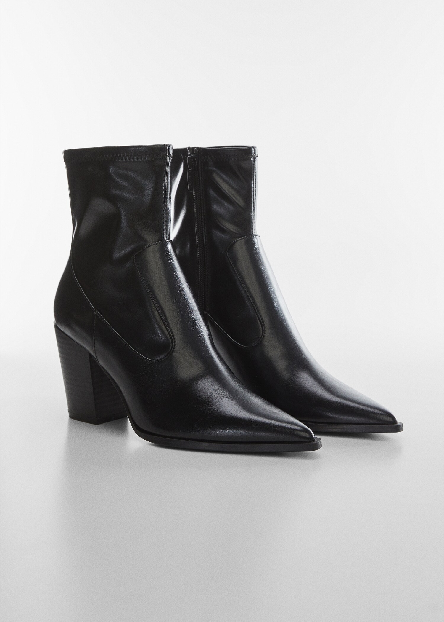Pointed-toe ankle boot swith zip closure - Medium plane