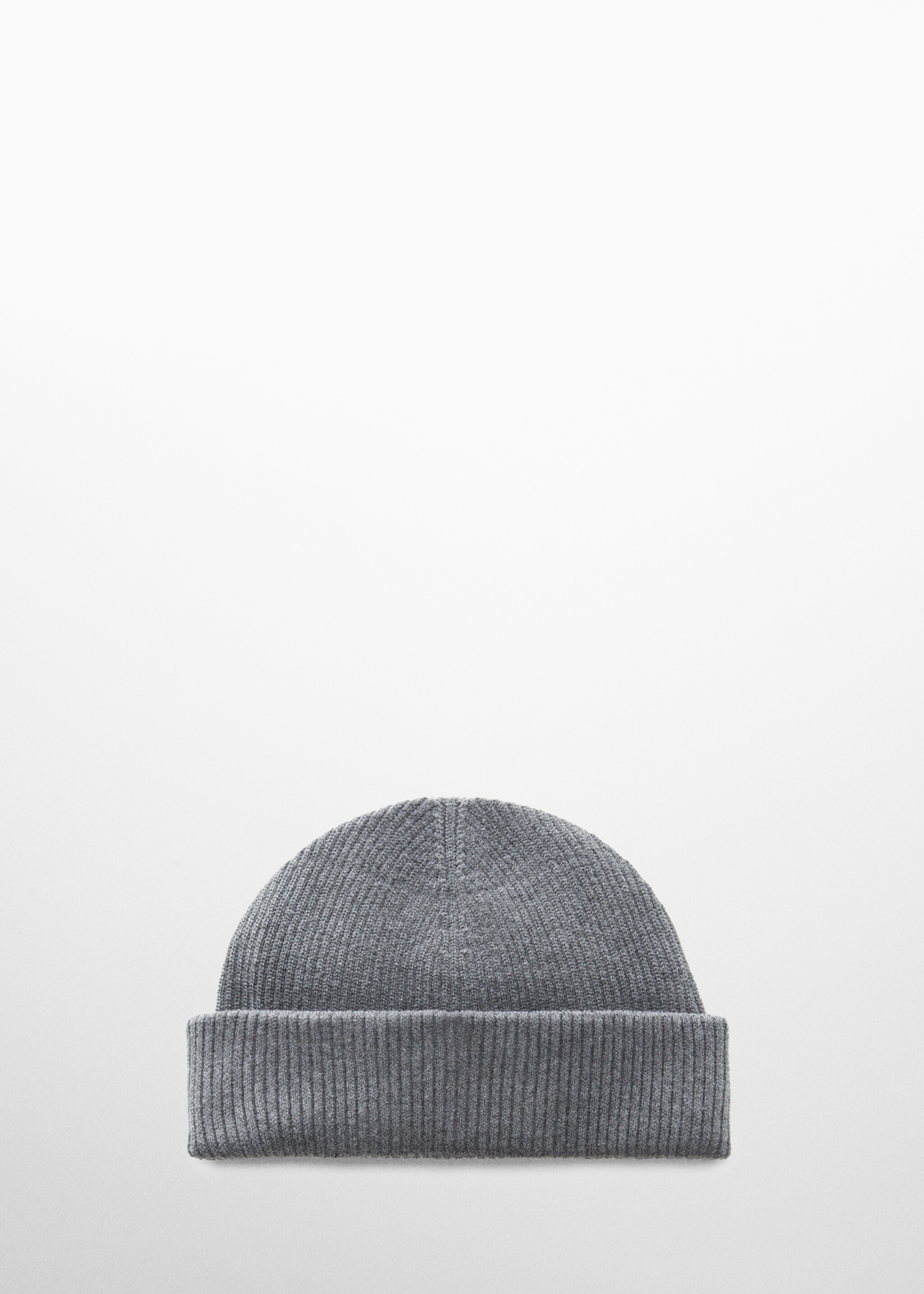 Short knitted hat - Article without model