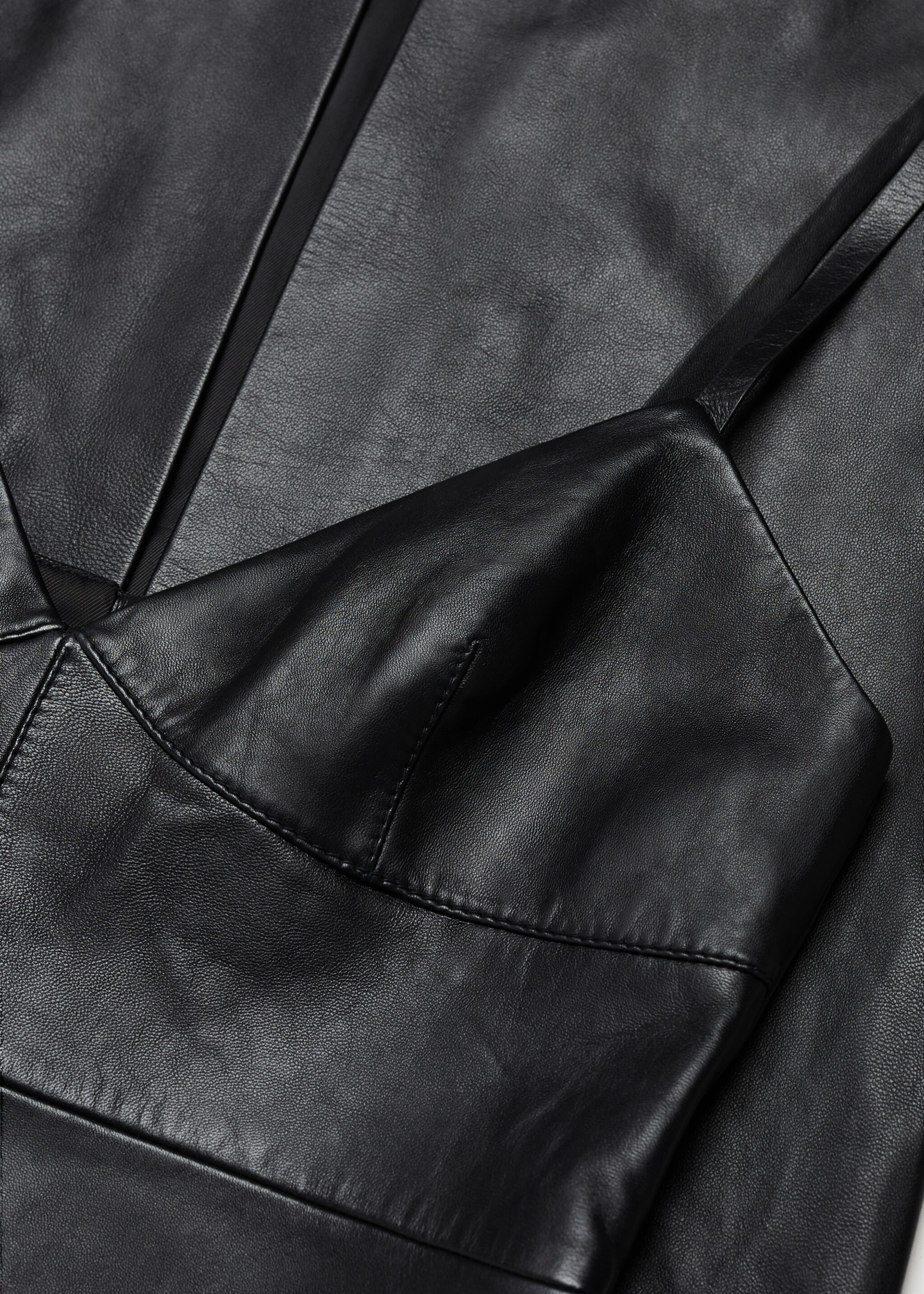 Trägerkleid aus Flanell - Detail des Artikels 8, Schwarz. Ref: 57066001-00.