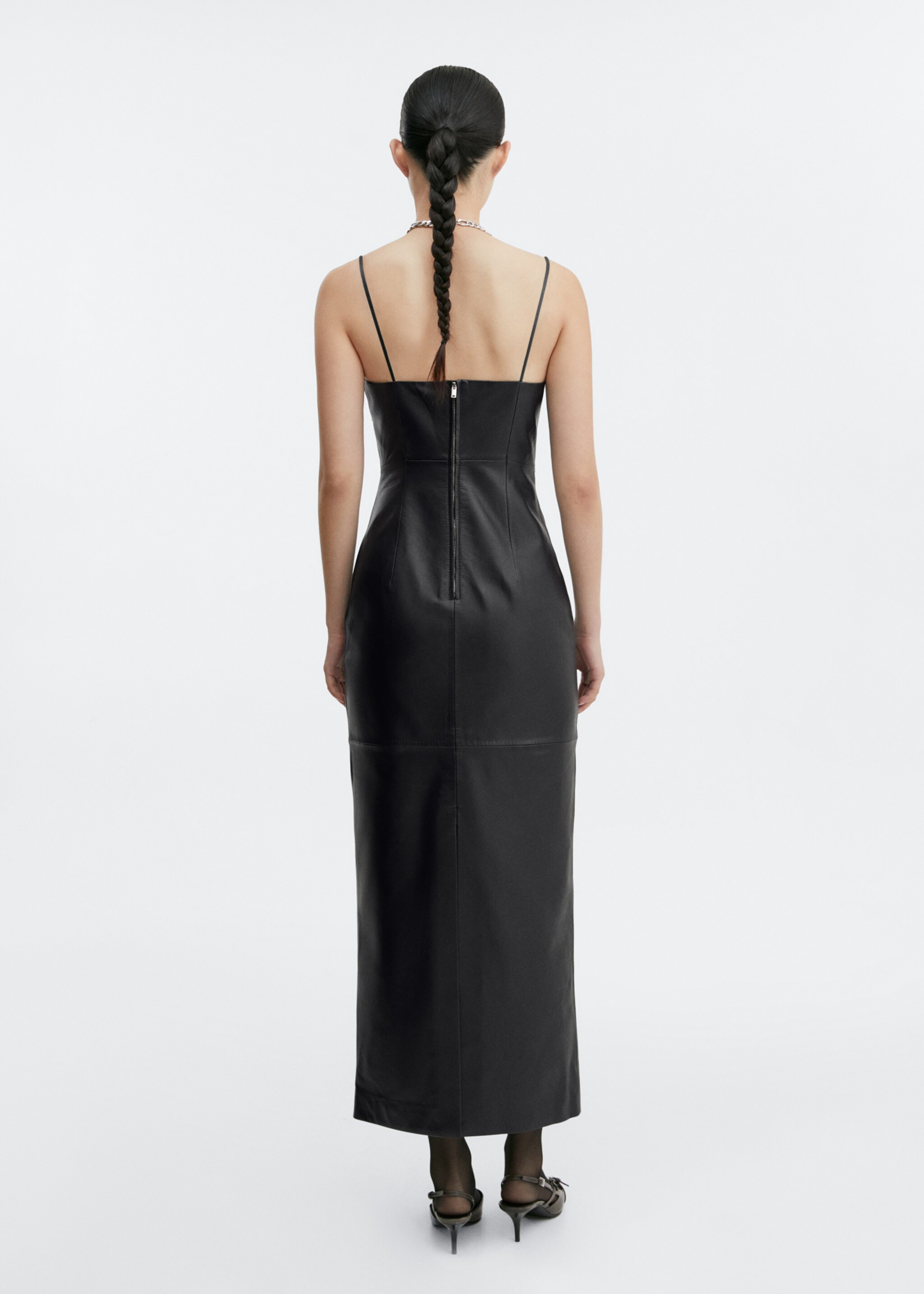 Trägerkleid aus Flanell - Rückseite des Artikels, Schwarz. Ref: 57066001-00.