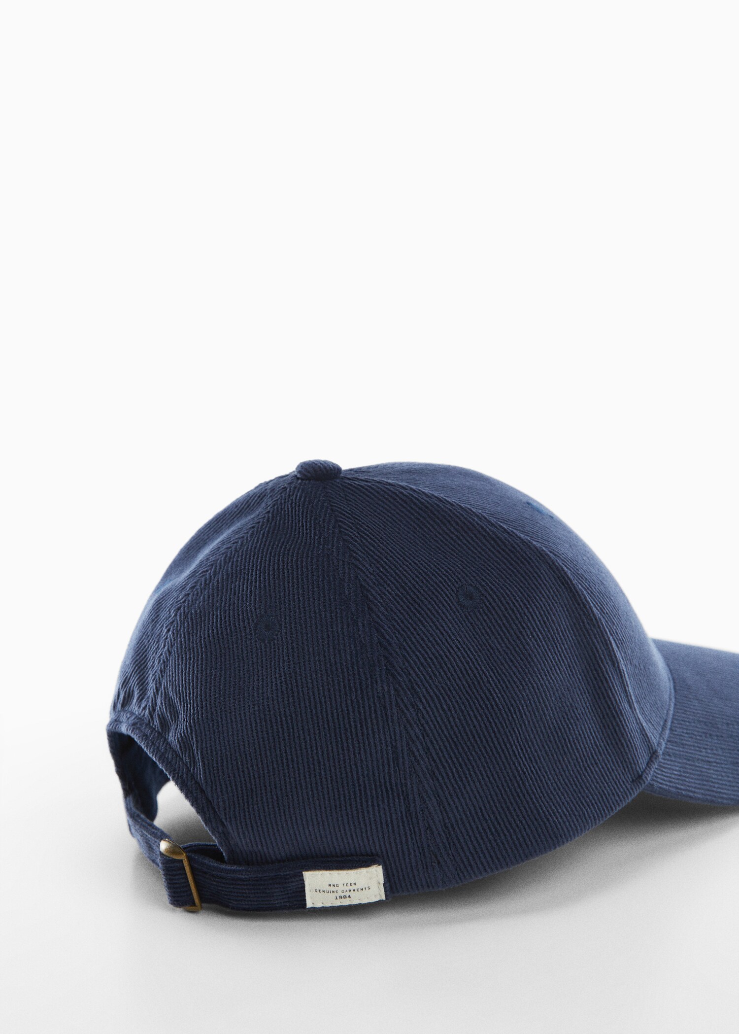 Caps med brodert tekst - Artikkeldetalj 2