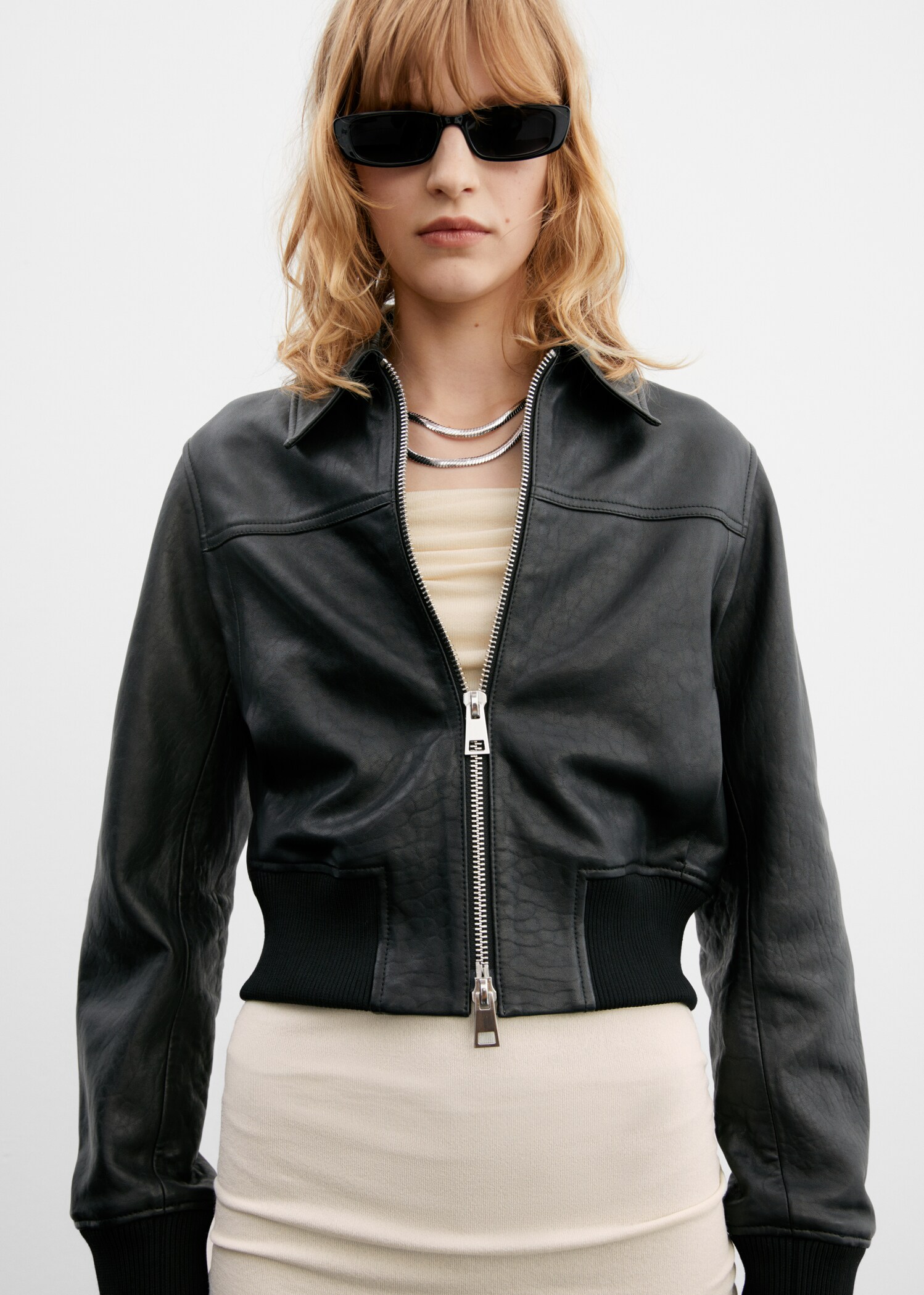Blouson cuir bas élastiqué - Plan moyen