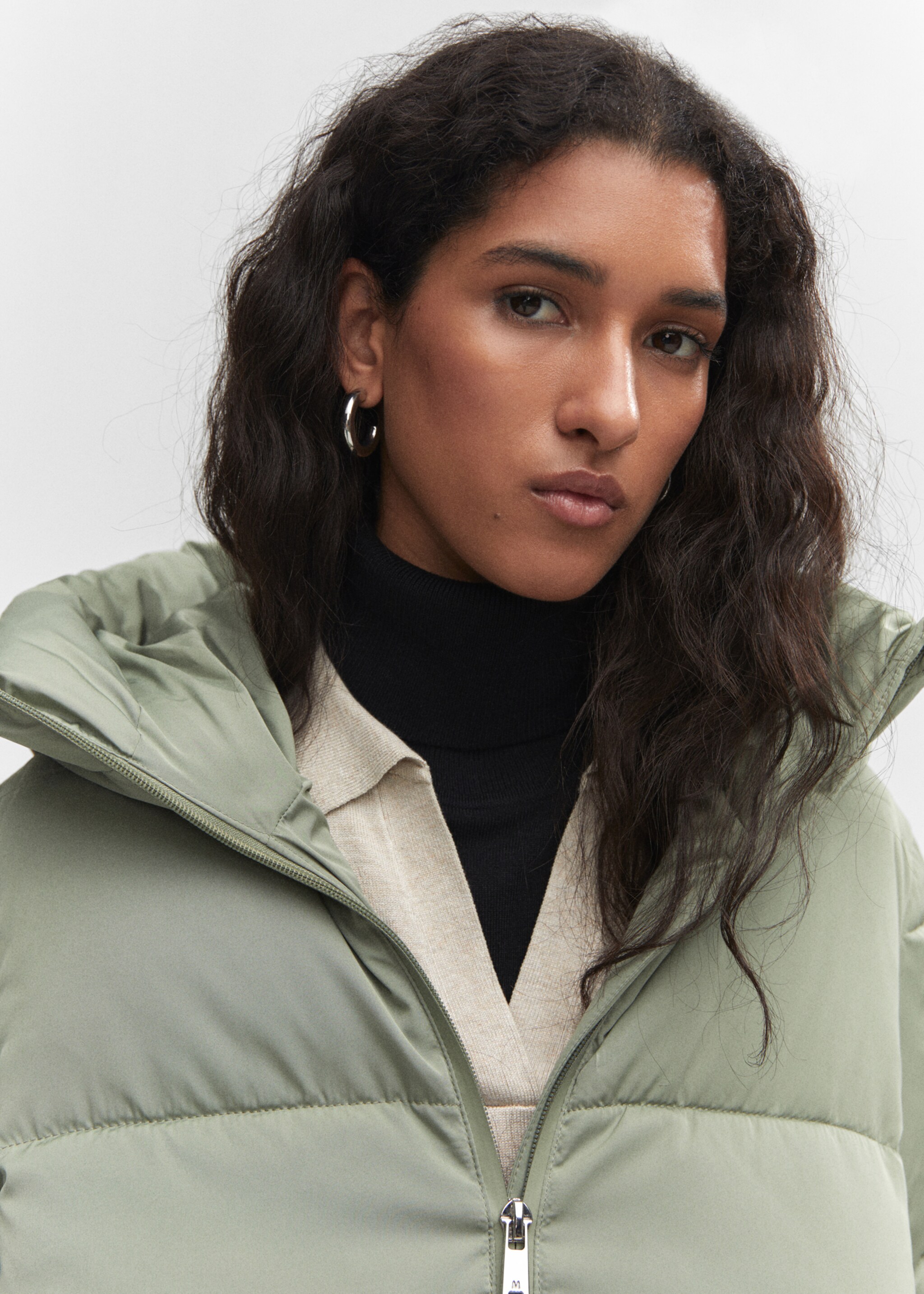 Hood puffer coat - Details of the article 1, Green. Ref: 57067702-00.