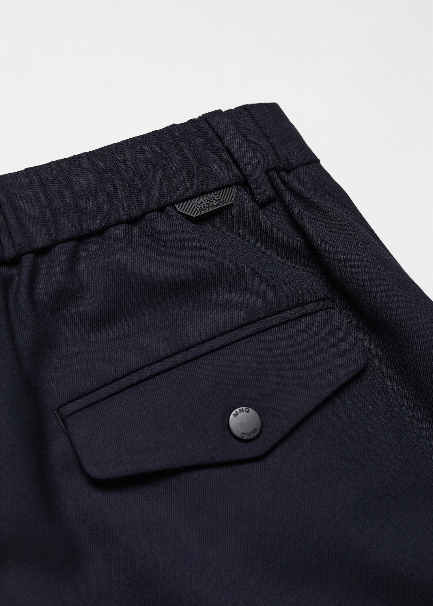 Pantaloni slim fit din țesătură tehnică - Detaliu al articolului 8