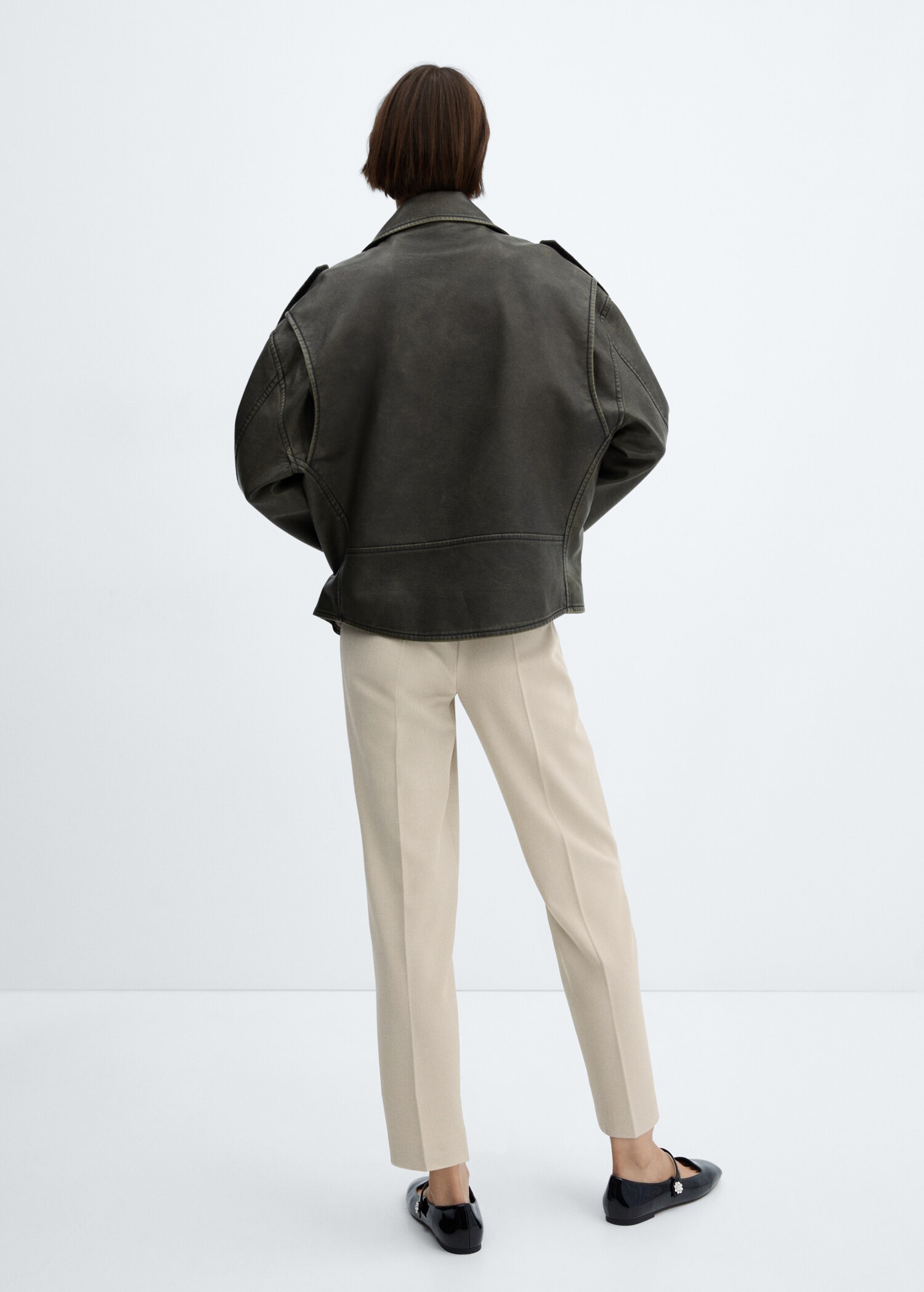 Straight-fit pleated trousers - Reverse of the article