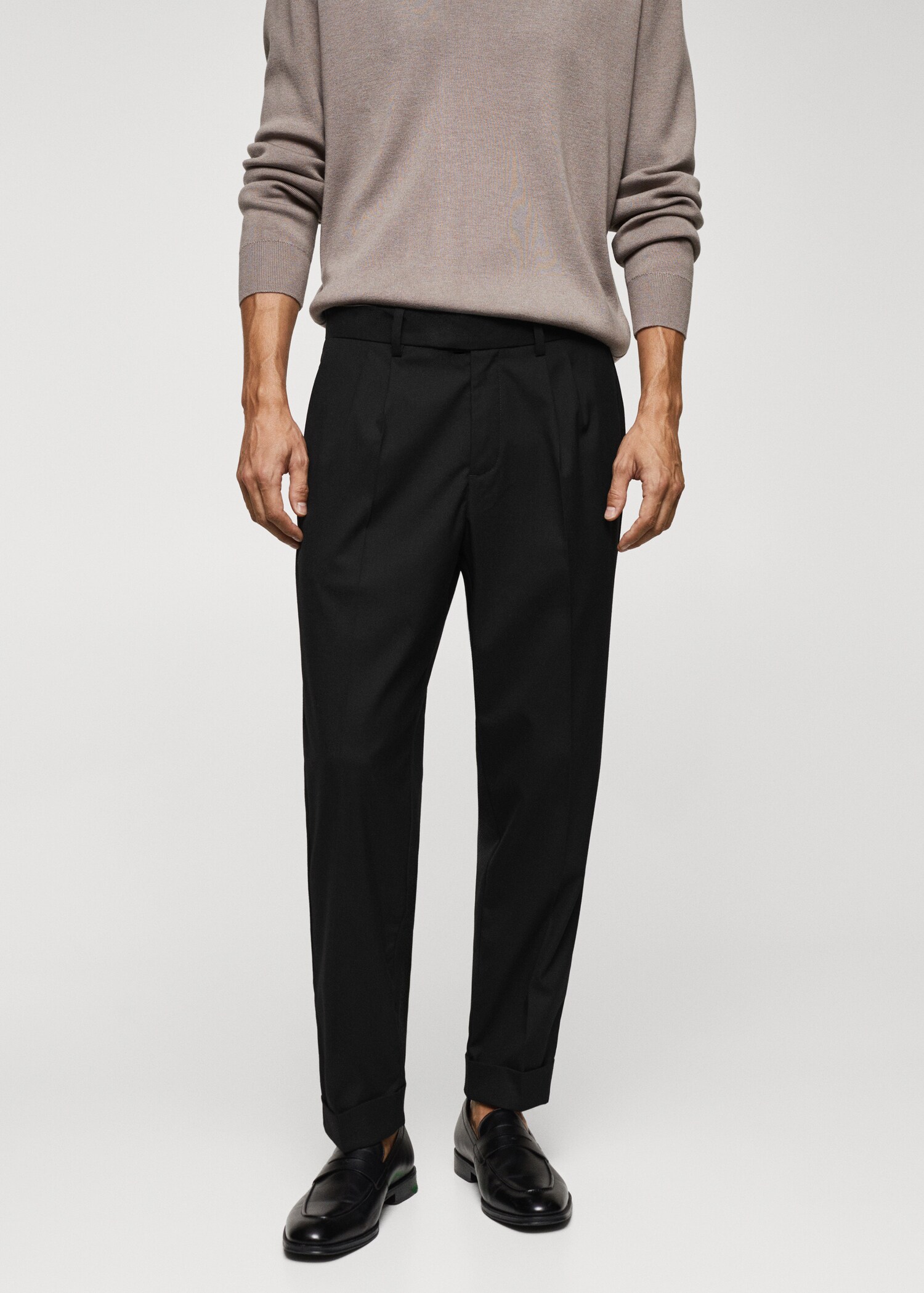 Pantalon à pinces et à revers - Plan moyen