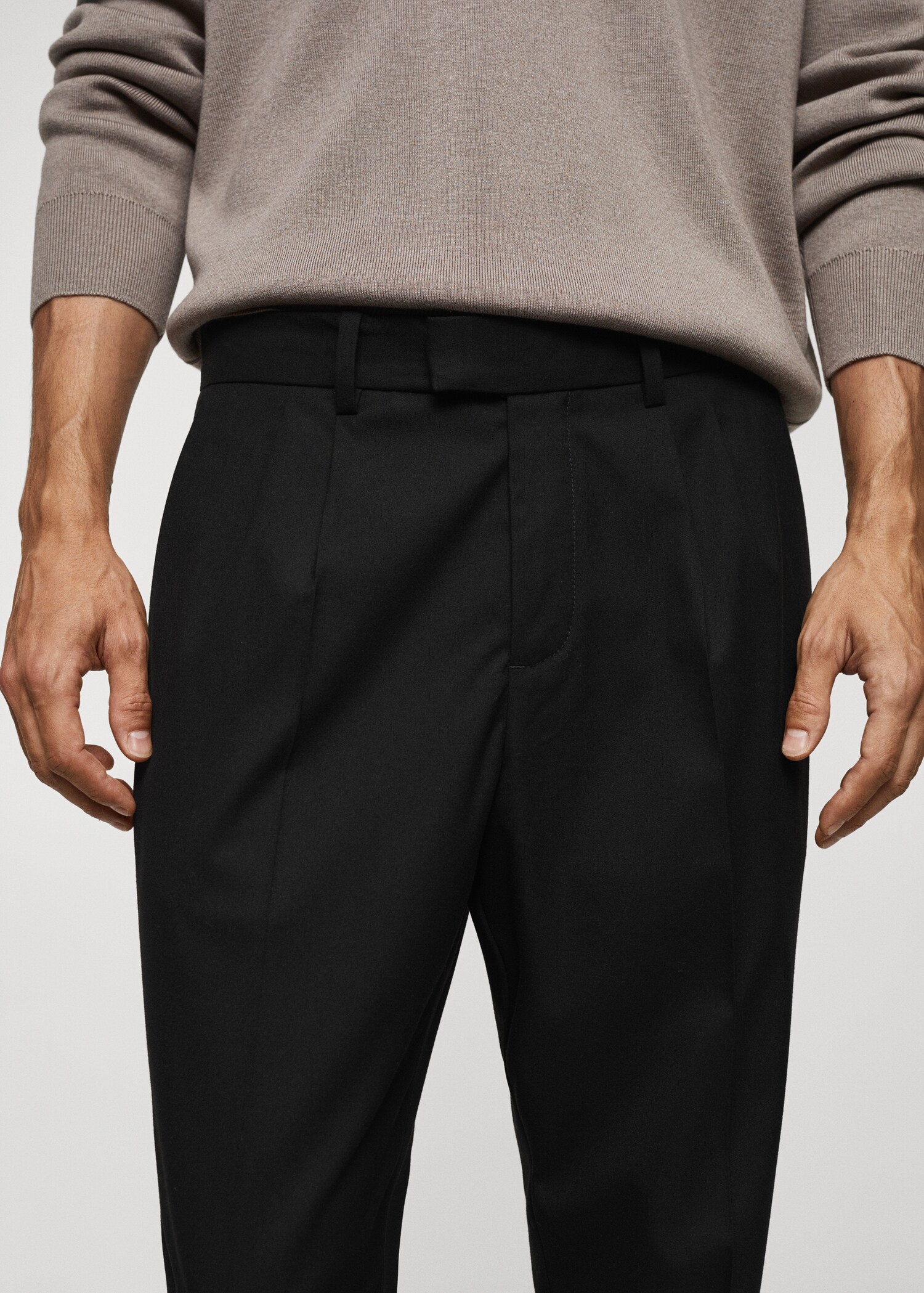 Pantalon à pinces et à revers - Détail de l'article 1