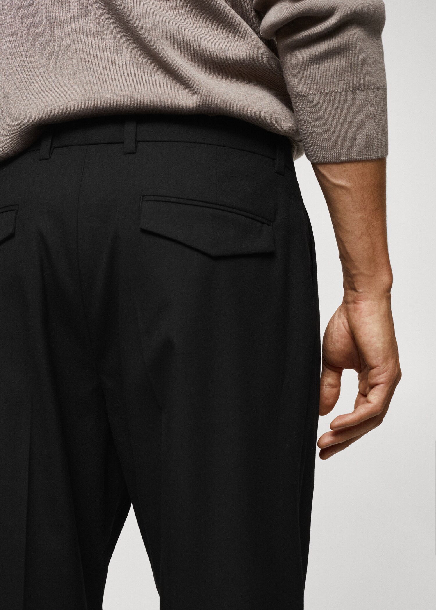 Pantalon à pinces et à revers - Détail de l'article 4