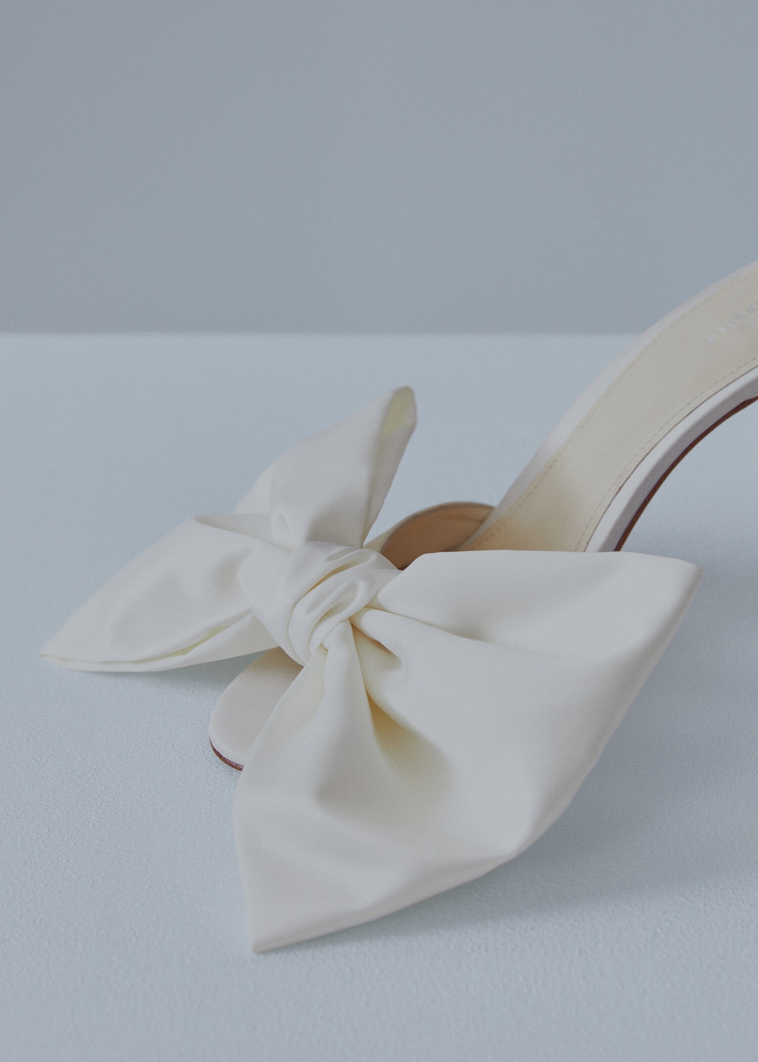 Satin-finish sandals with bow - Details of the article 1