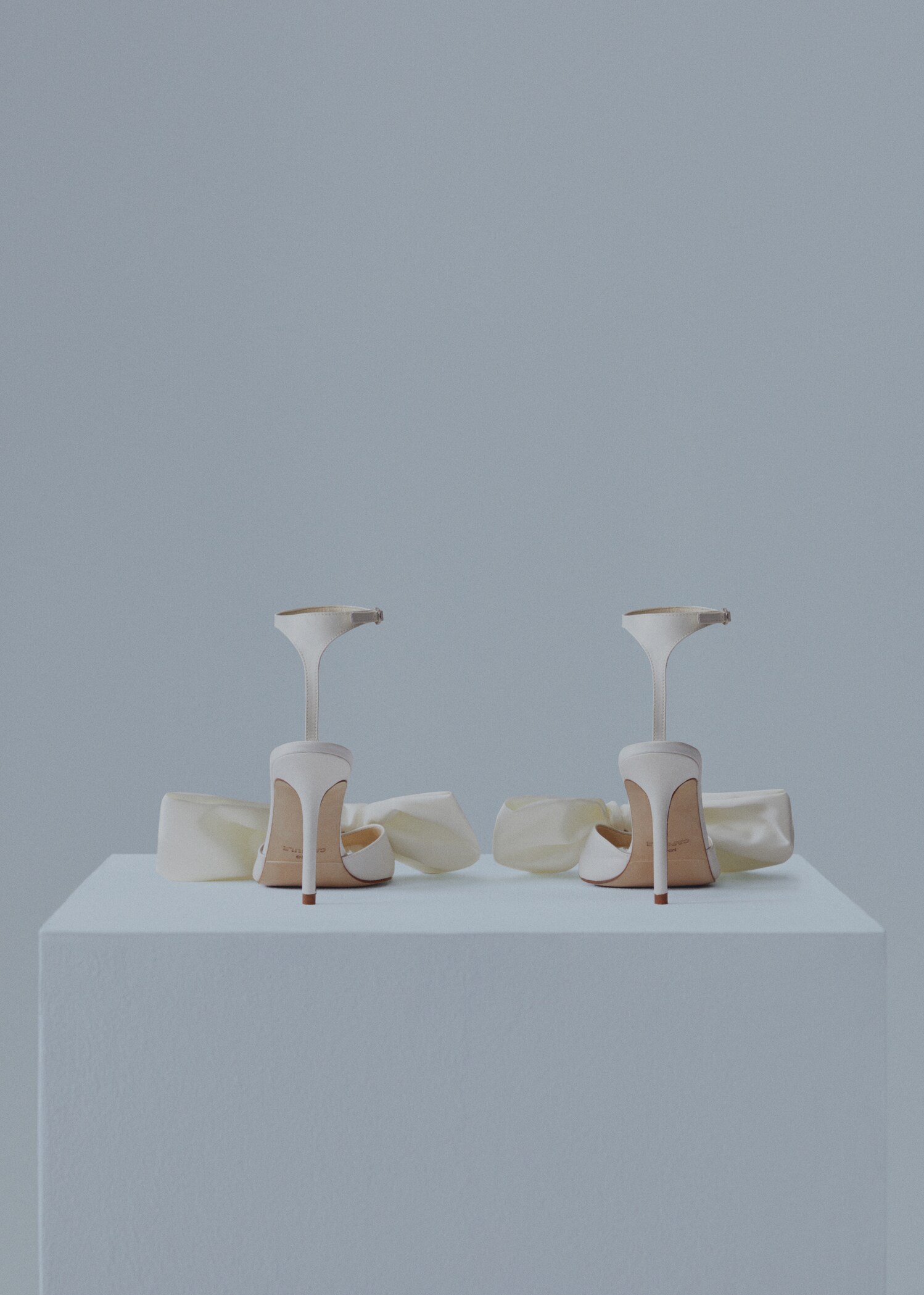 Satin-finish sandals with bow - Details of the article 2