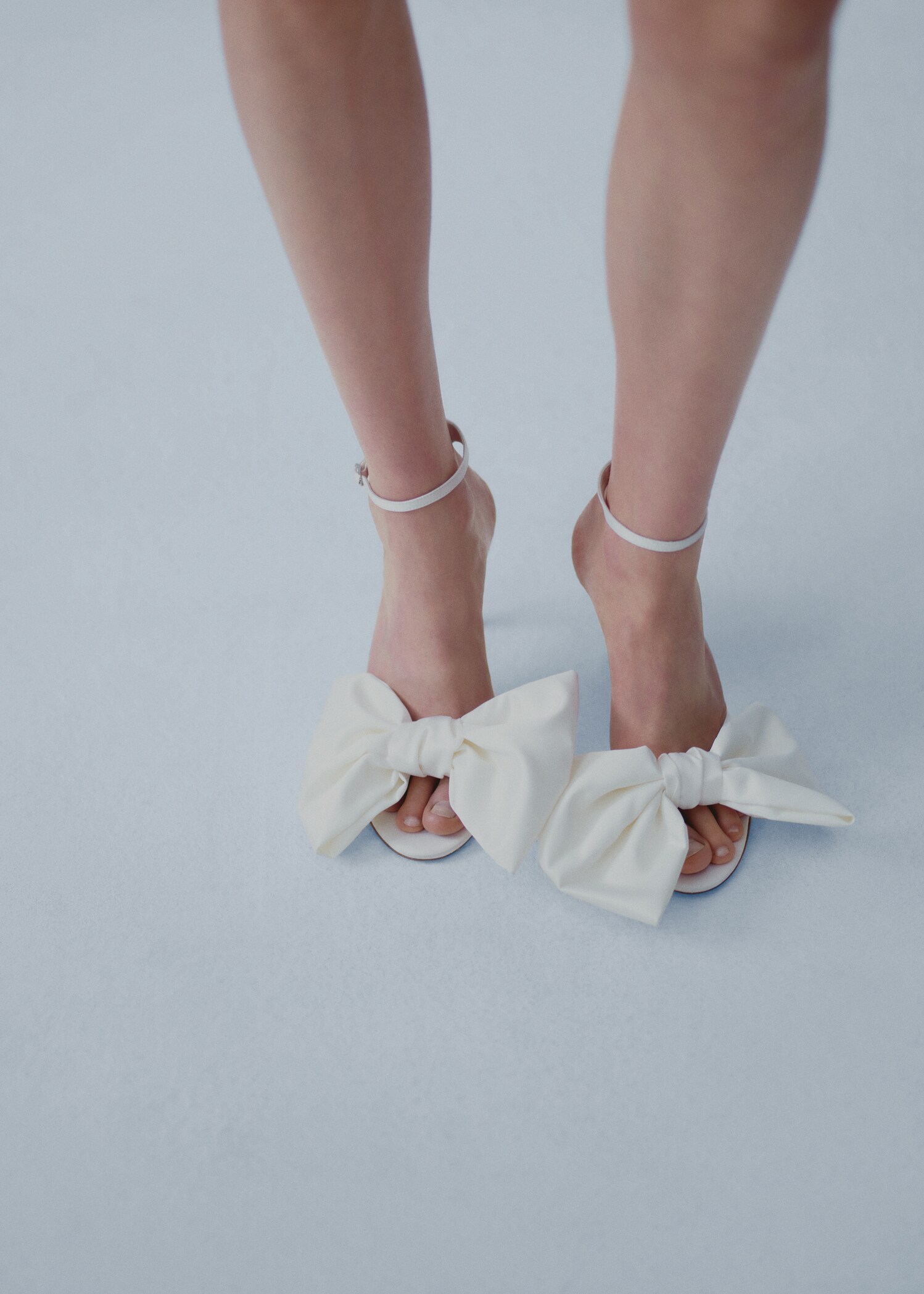 Satin-finish sandals with bow - Details of the article 9
