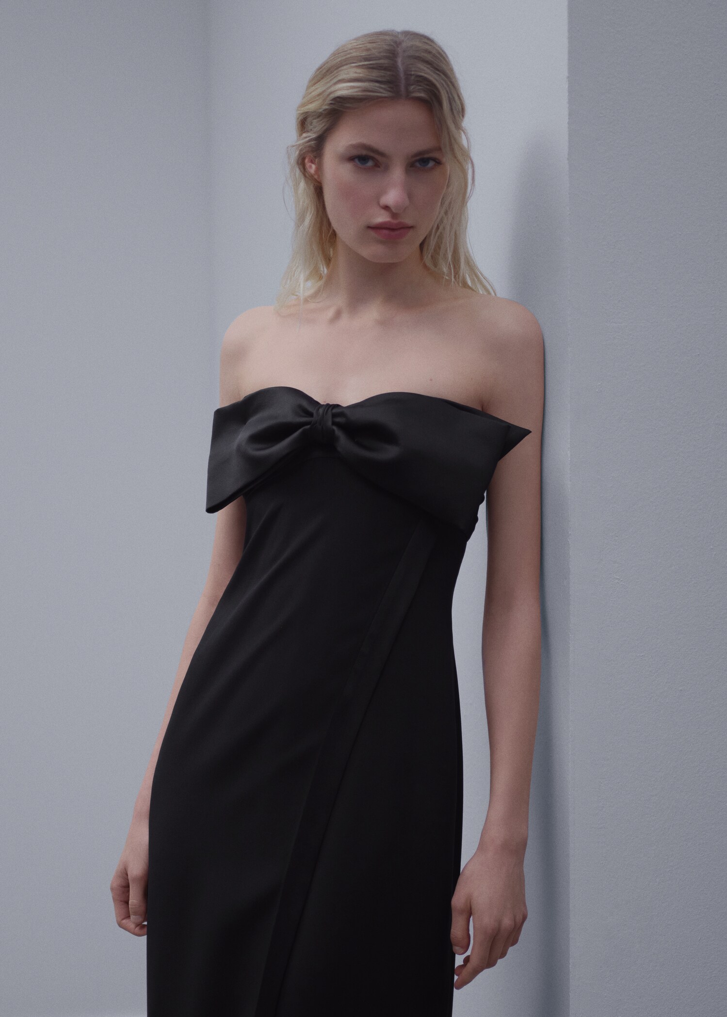 Crossed dress with bow neckline - Details of the article 1