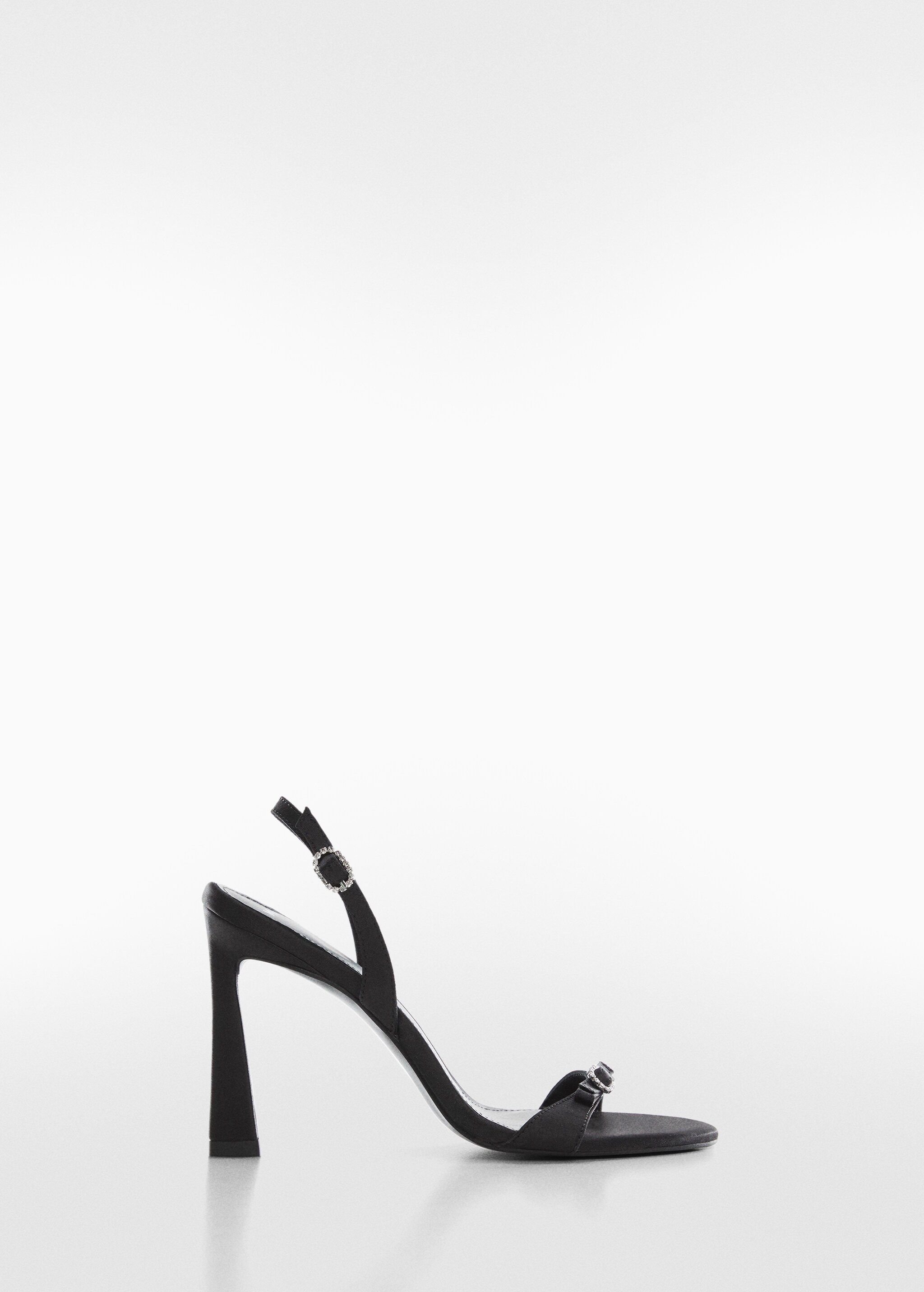 Satinierte Sandale mit Strassschnalle - Artikel ohne Model