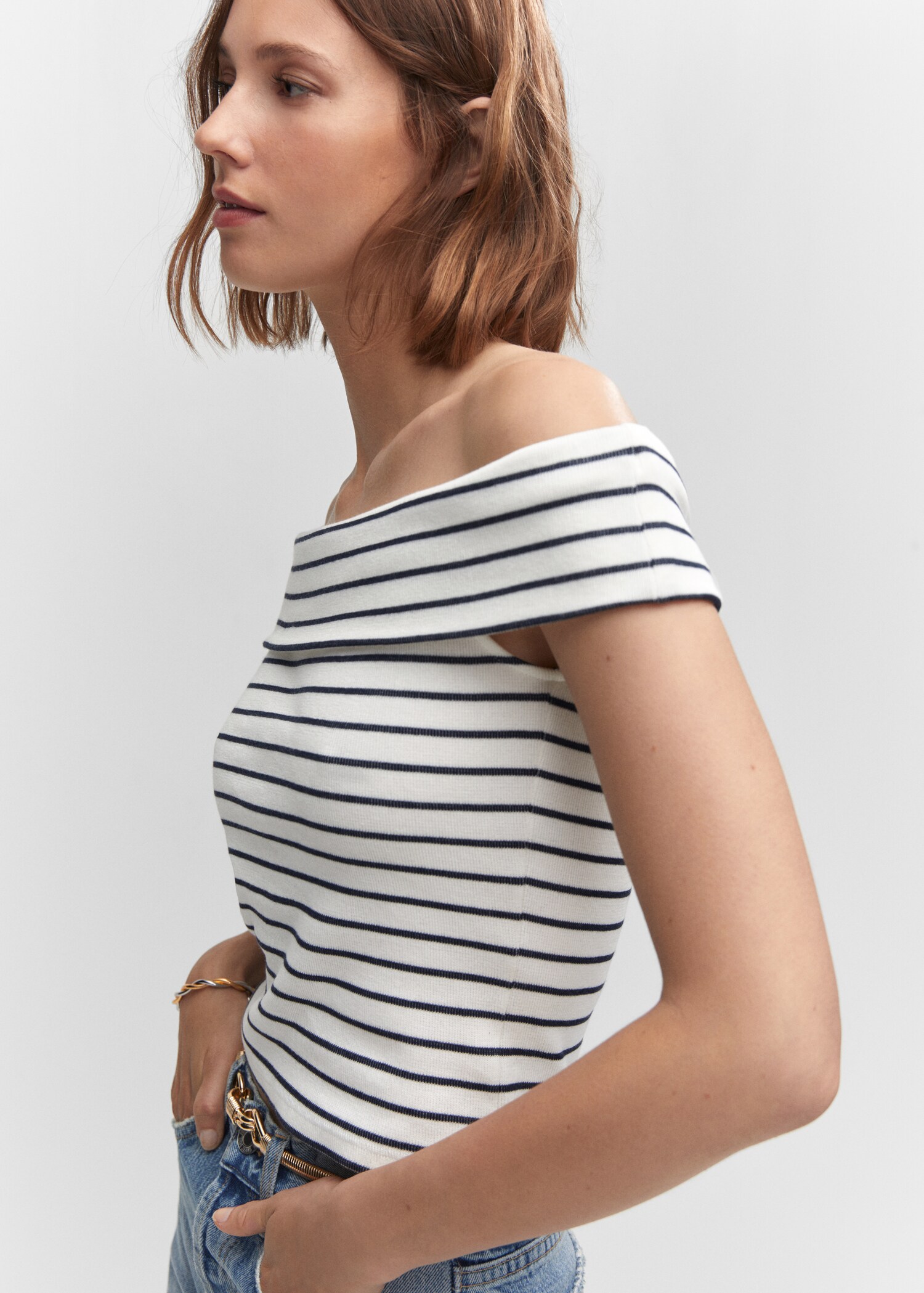 Off-shoulder top - Details of the article 1