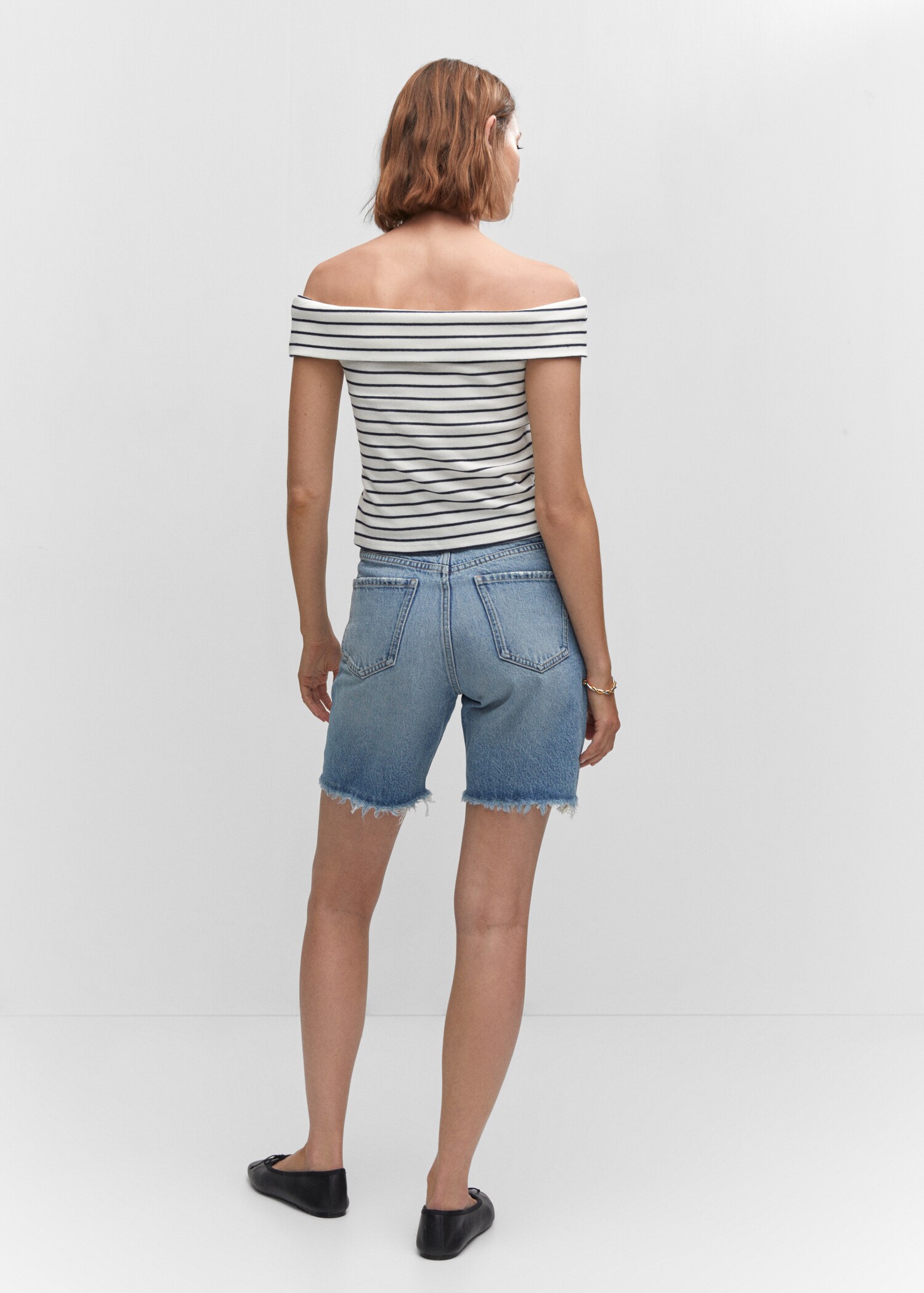 Off-shoulder top - Reverse of the article