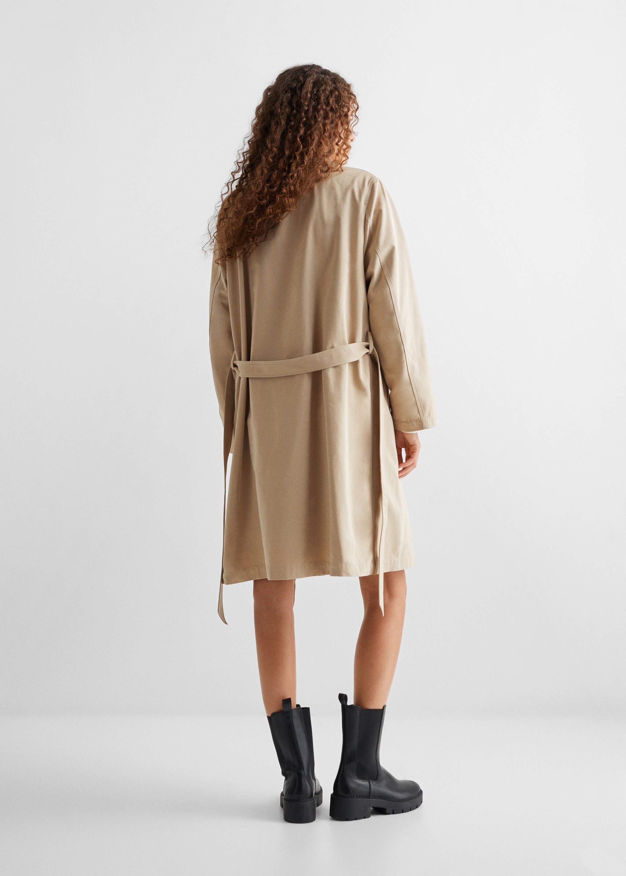 Classic trench coat with belt - Reverse of the article, Beige. Ref: 57072518-00.