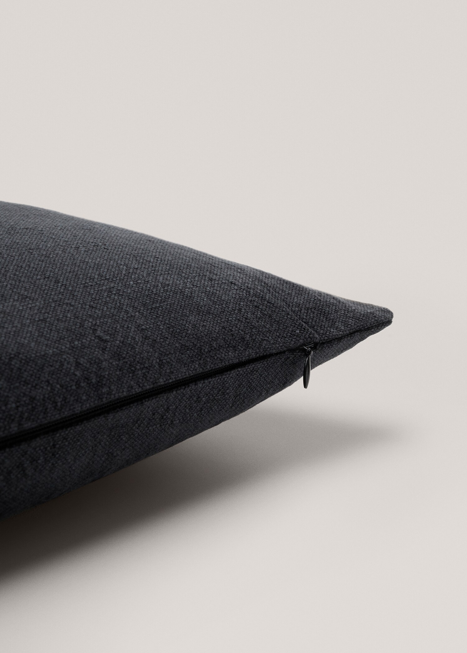 Cotton and linen blend cushion case 45x45cm - Details of the article 3