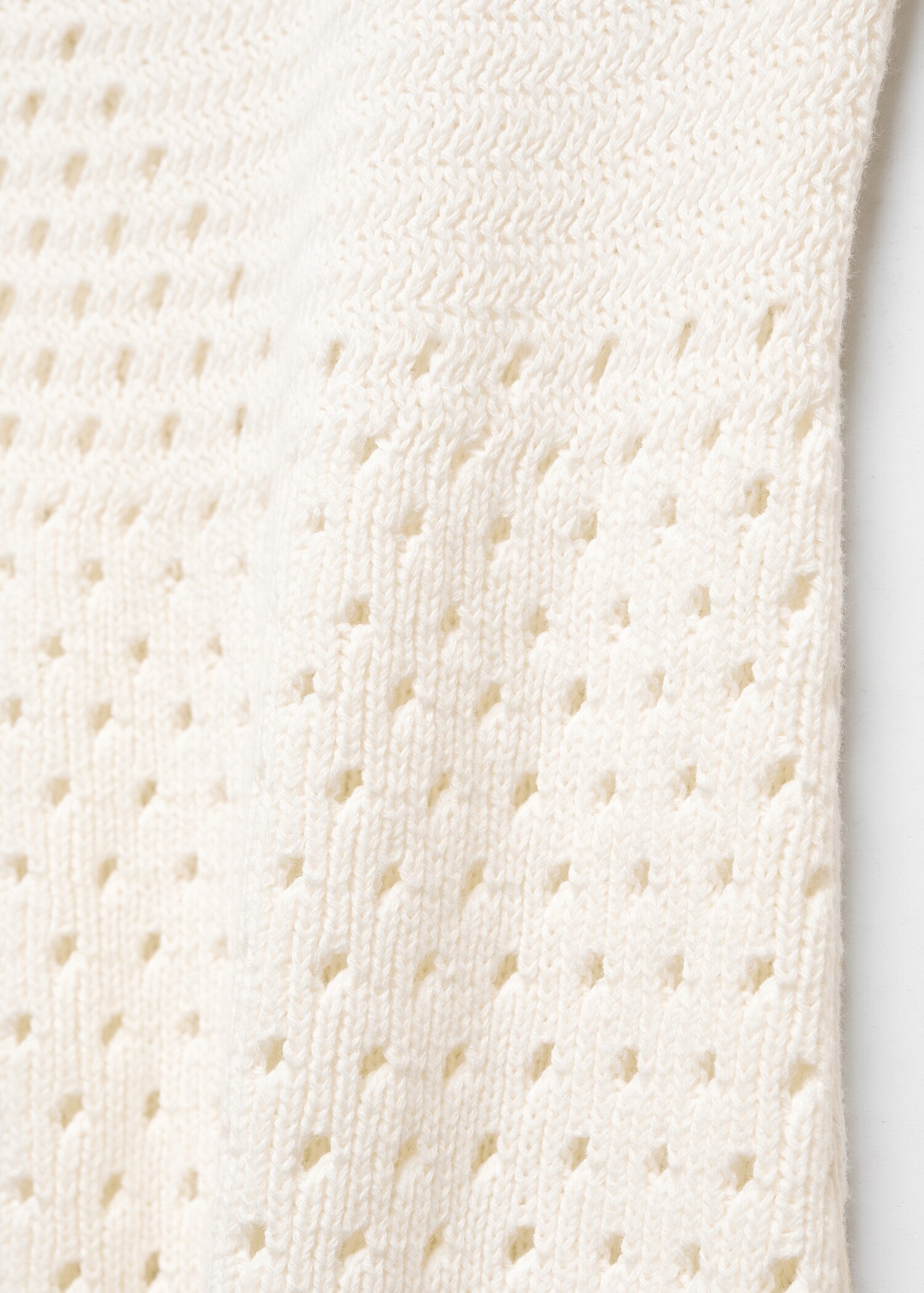 Strickkleid mit Lochmusterdetail - Detail des Artikels 8