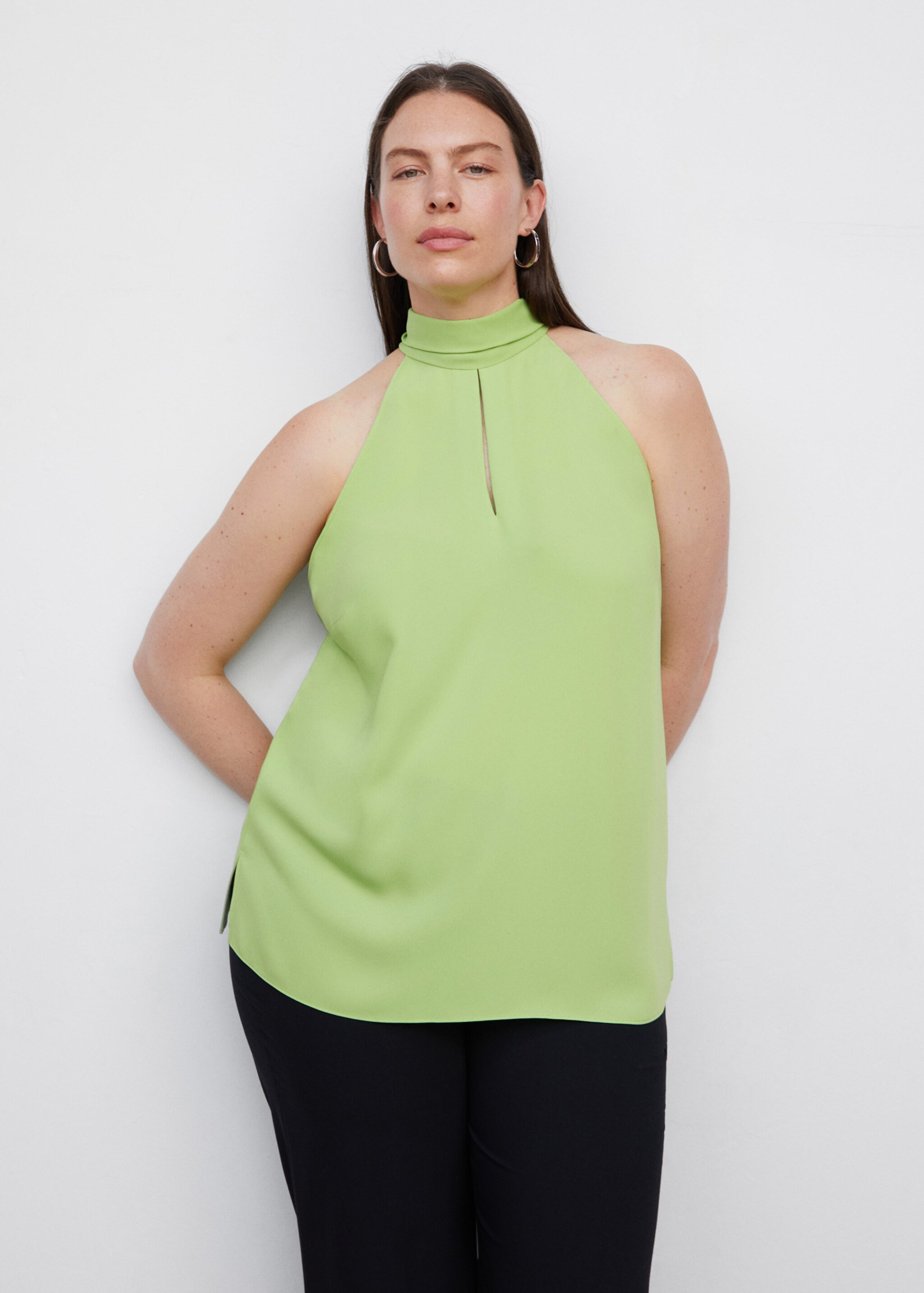 Halter top with slit detail - Details of the article 5, Lime. Ref: 57073805-00.