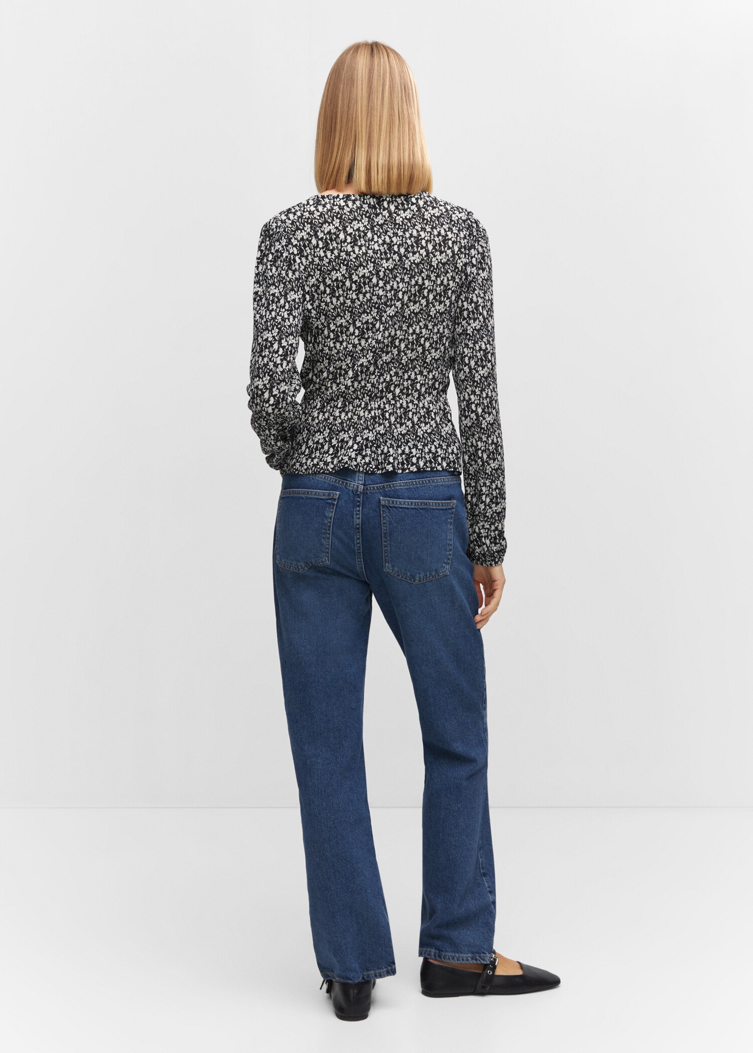 Gemusterte Bluse mit Knoten - Rückseite des Artikels