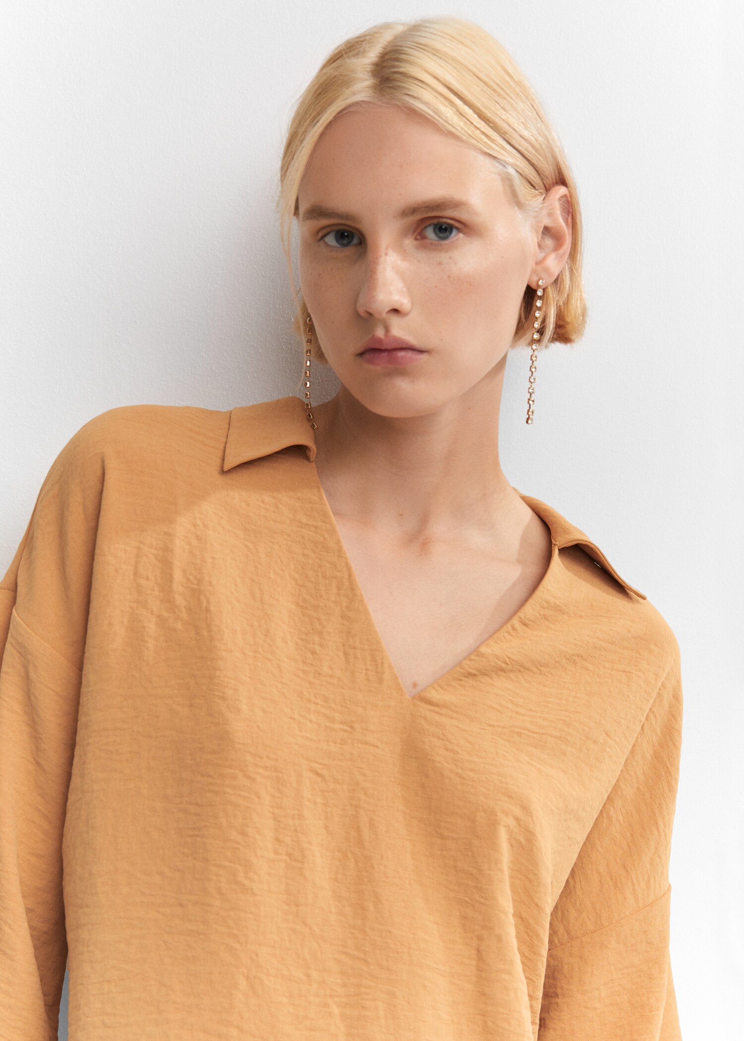 Double shirt-collar blouse - Details of the article 1