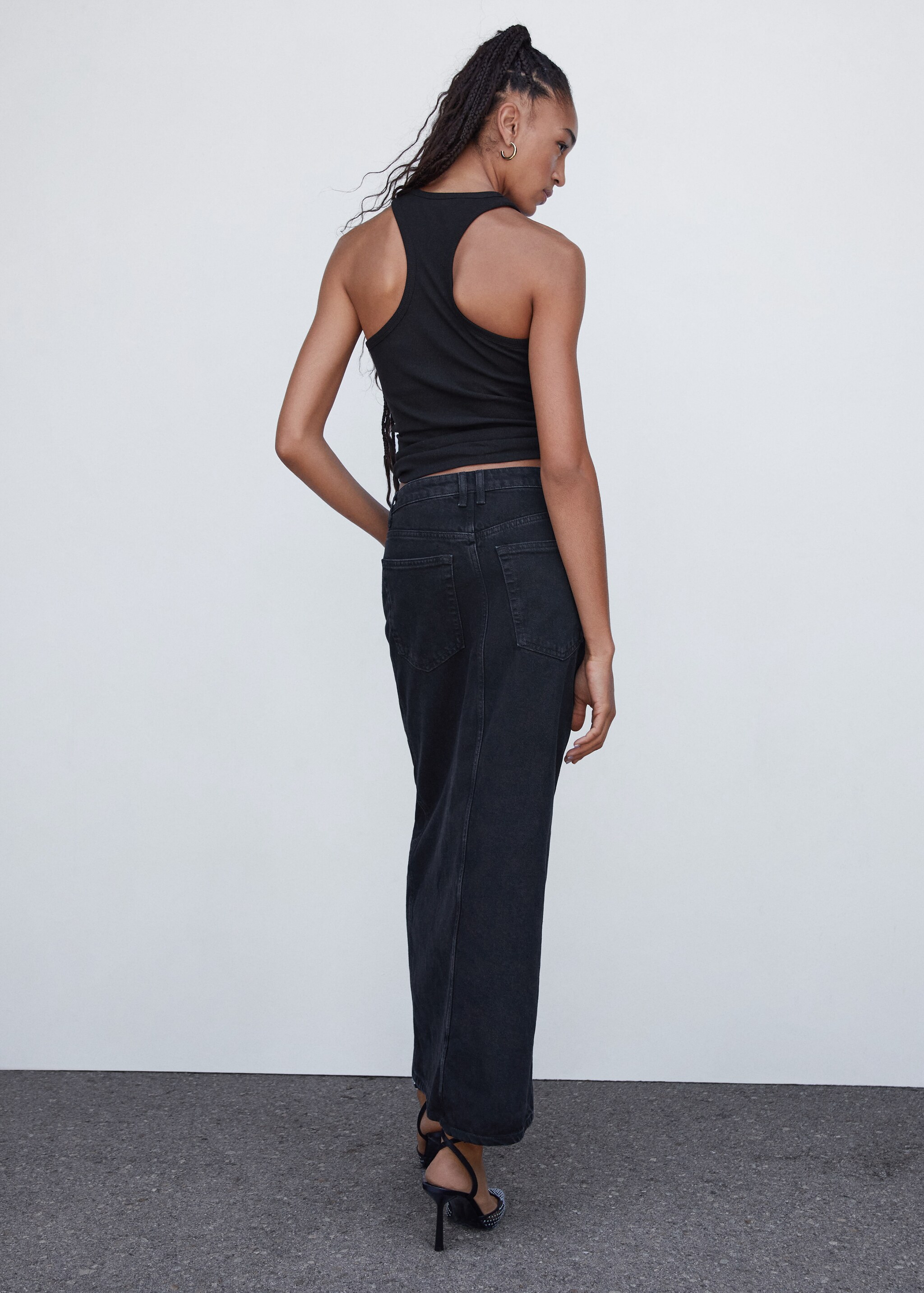 Halter top with low-cut back - Reverse of the article