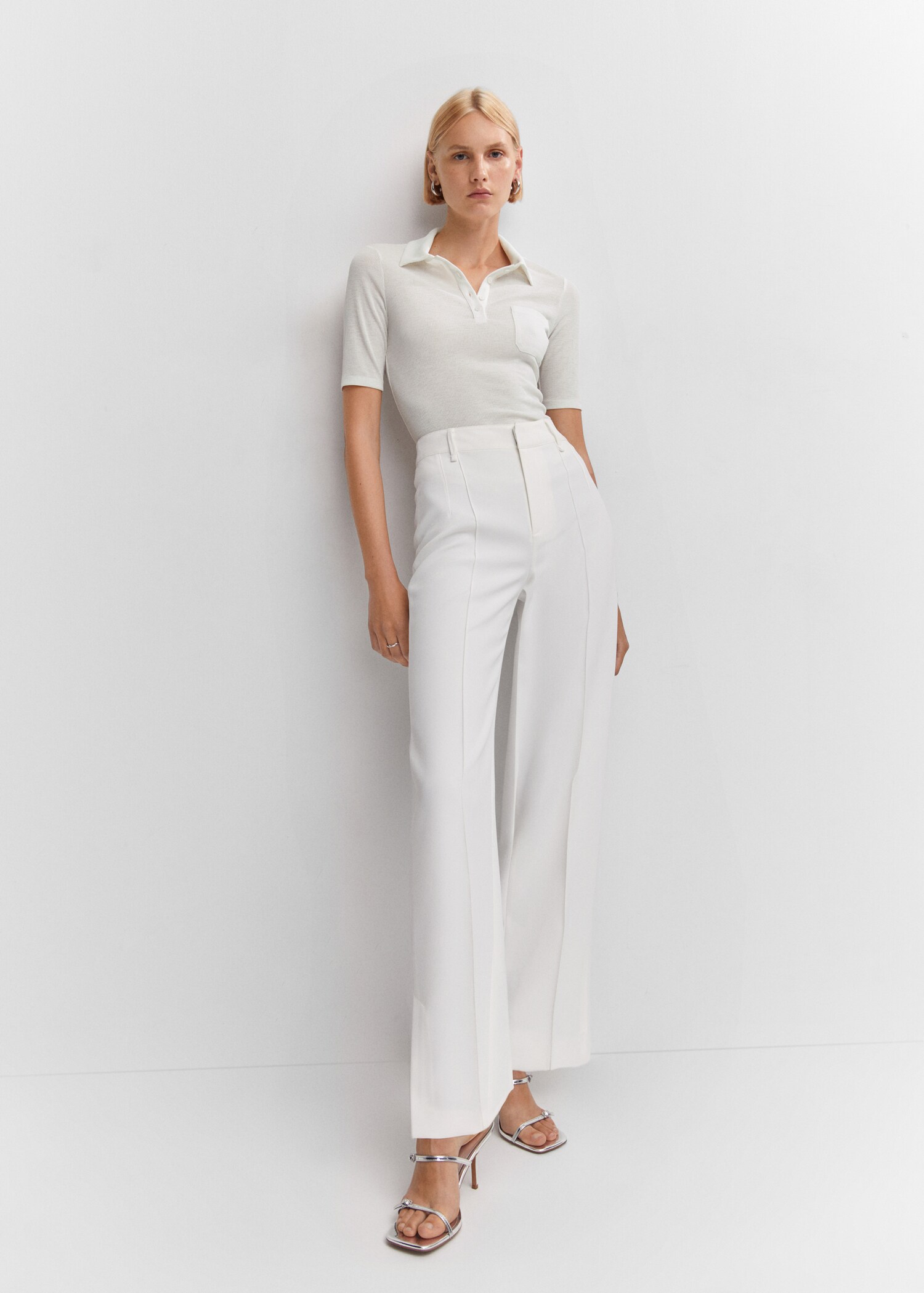 Short-sleeved polo shirt with buttons - Details of the article 2