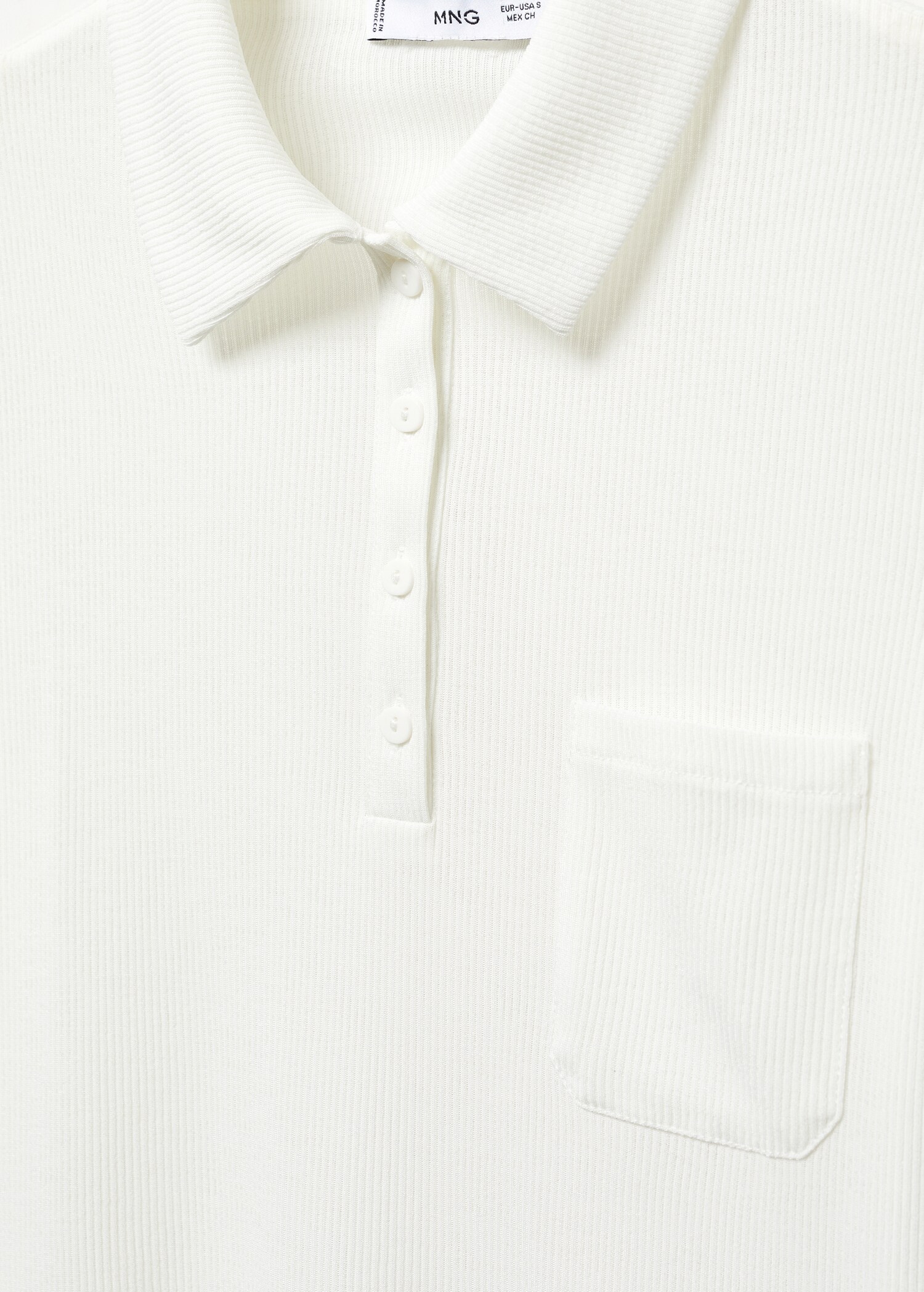 Short-sleeved polo shirt with buttons - Details of the article 8