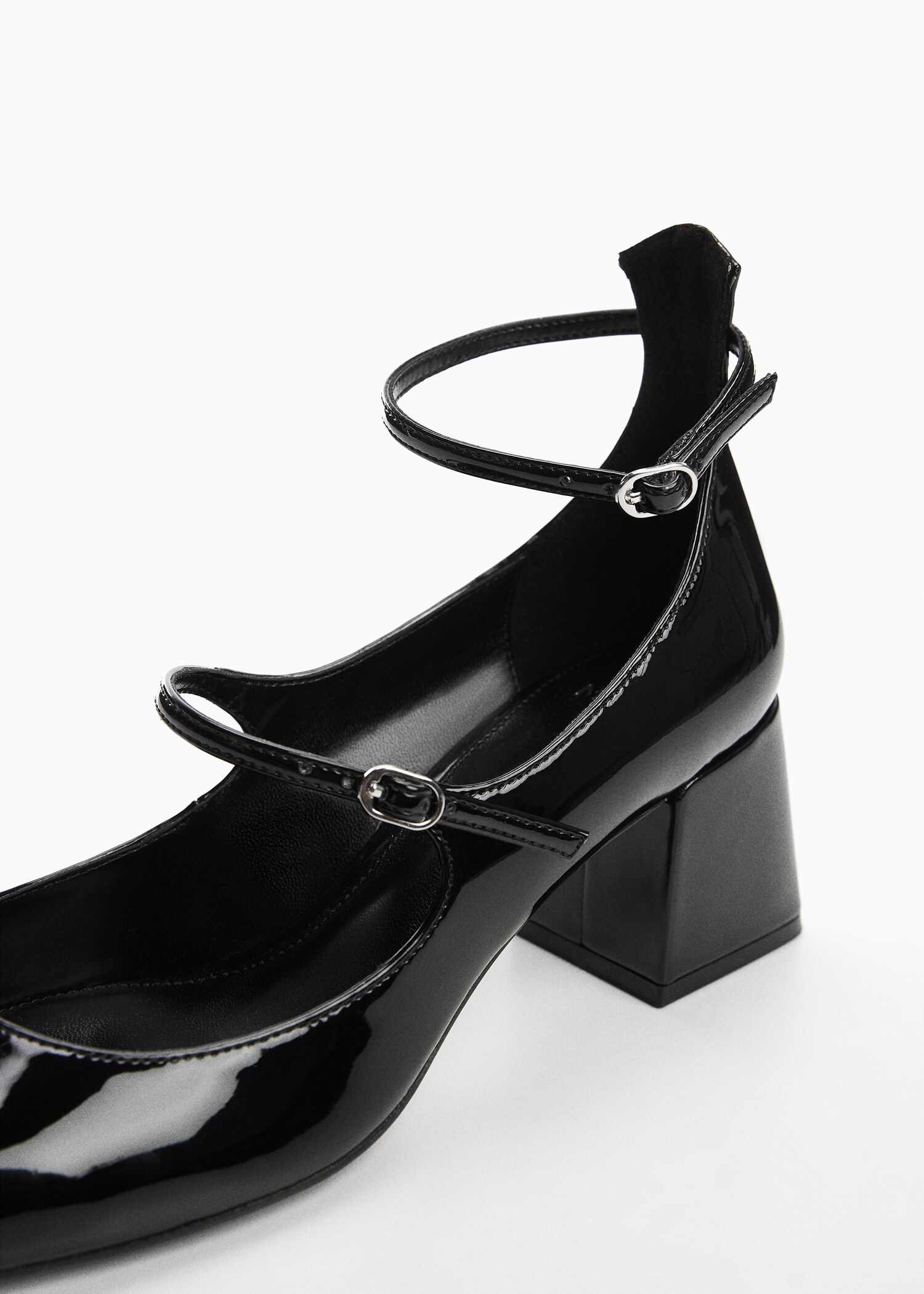 Patent leather-effect shoes with buckle - Details of the article 2