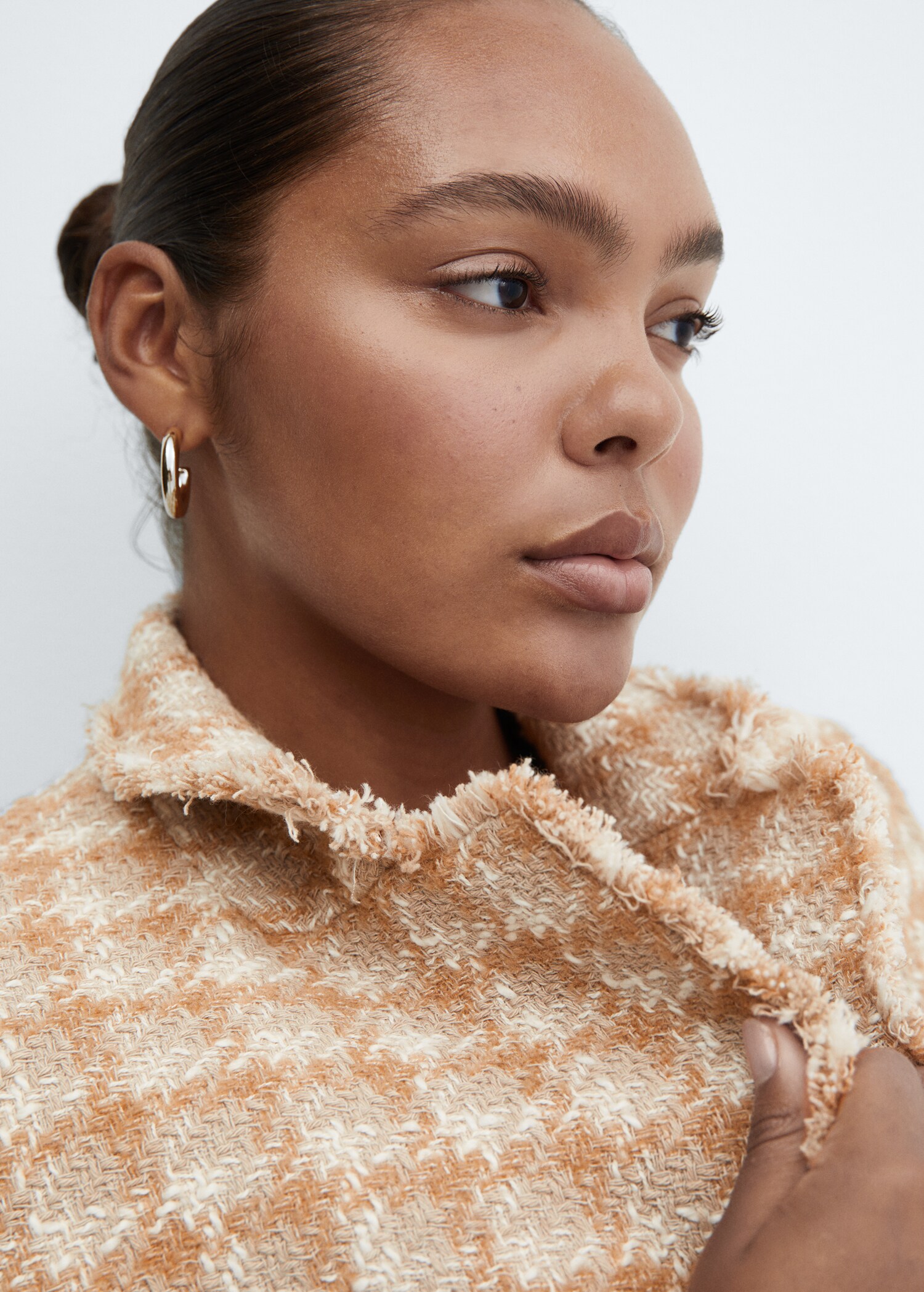 Tweed blazer with jewel button - Details of the article 4