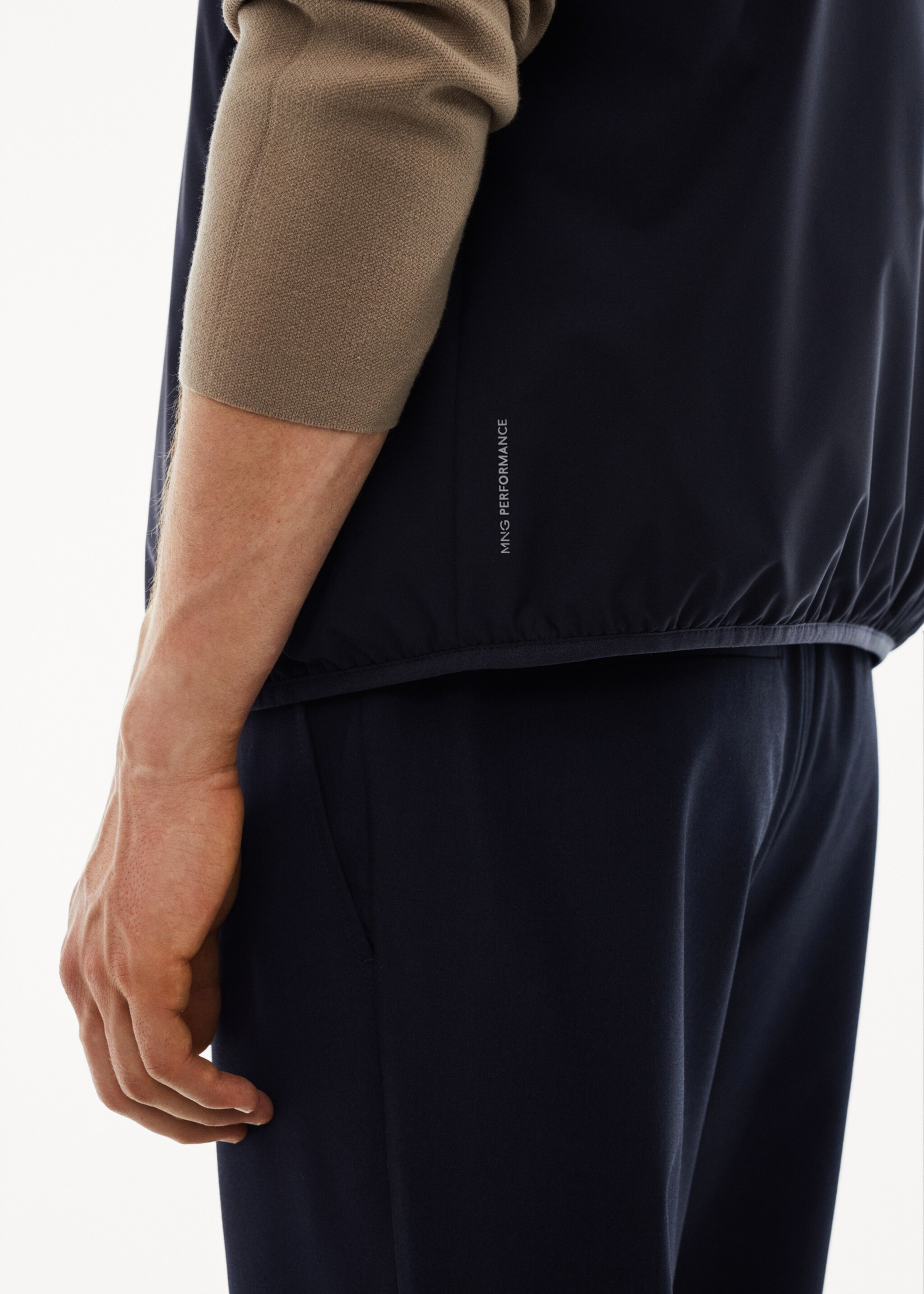 Leichte wasserabweisende Weste - Detail des Artikels 4, Marineblau. Ref: 57074756-00.